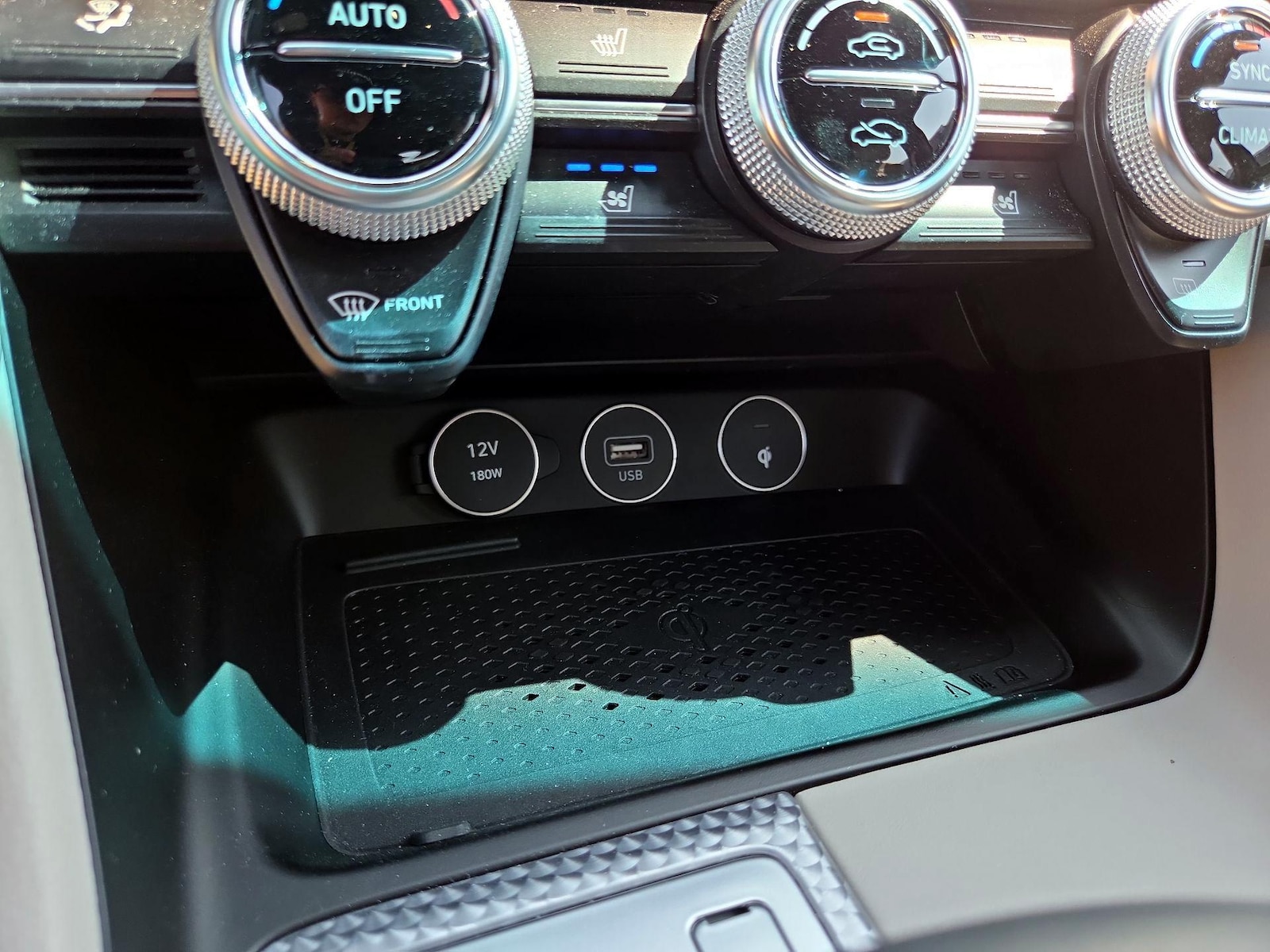 2023 GENESIS G70 Standard - Photo 19