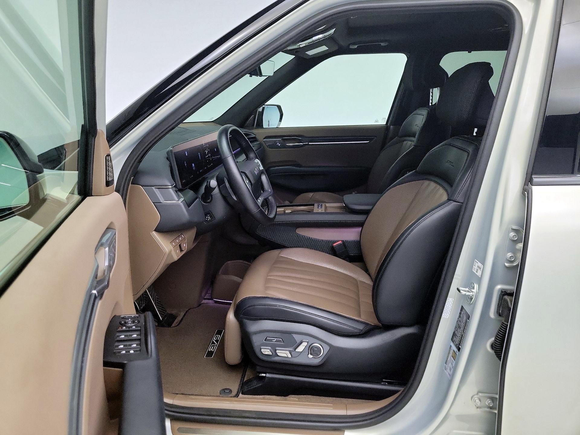 Thumbnail: 2024 Kia EV9 - 11