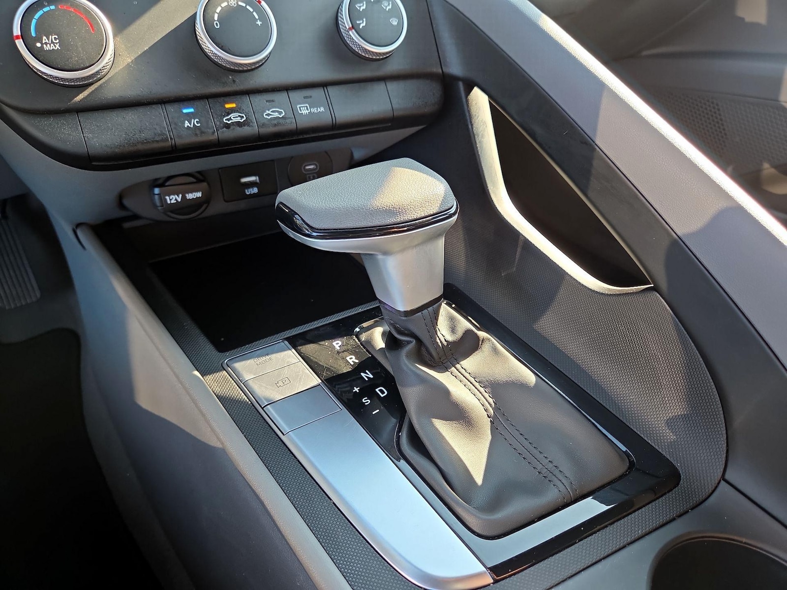2026 Hyundai Elantra SE - Photo 18