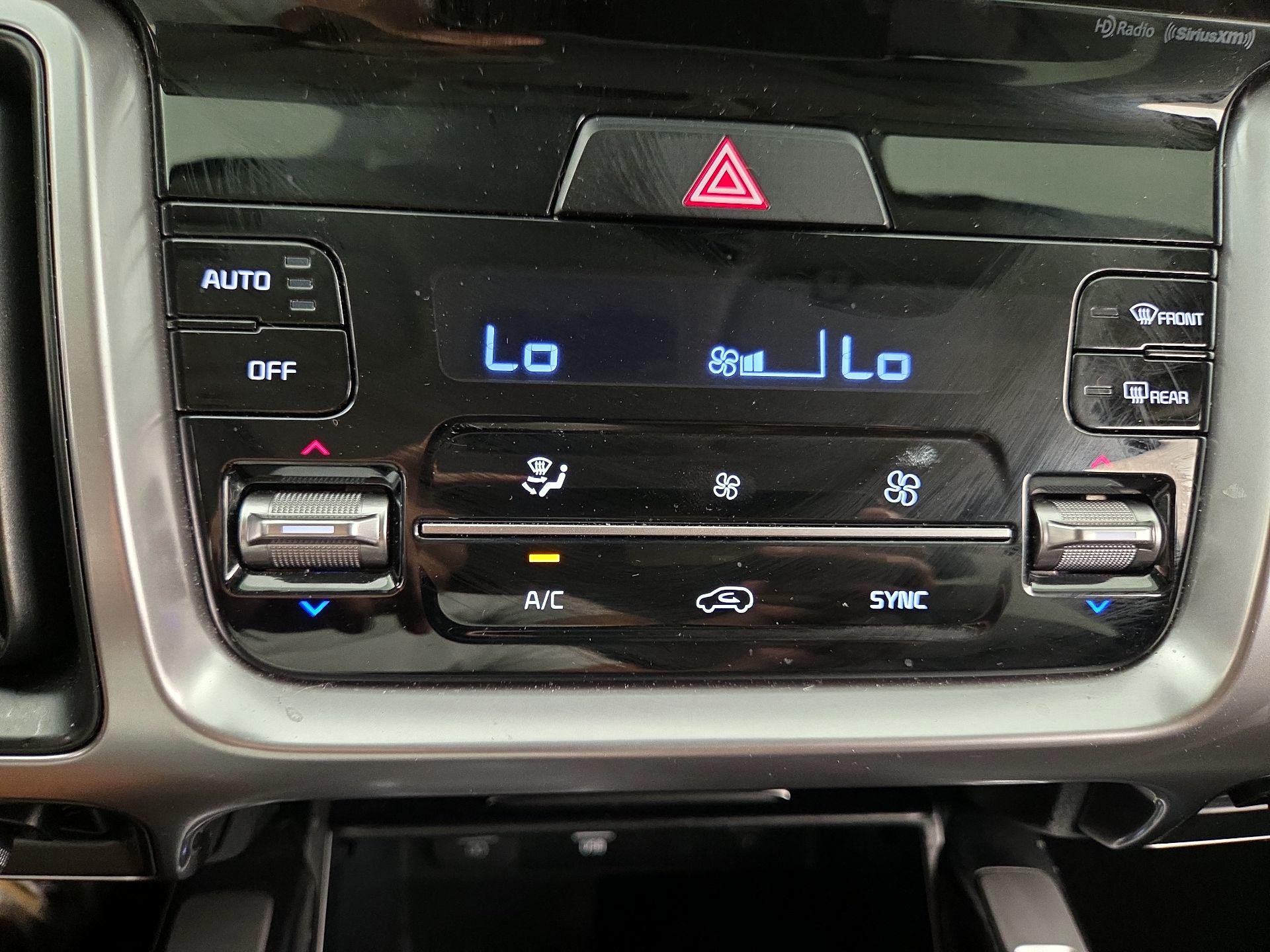 Thumbnail: 2023 Kia Sorento - 16