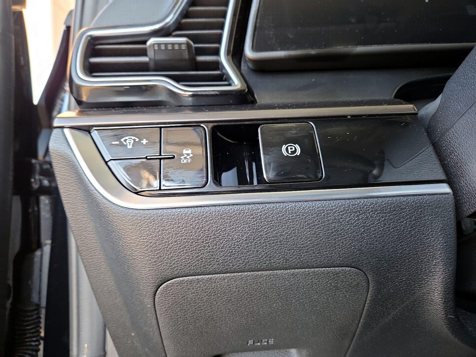 2025 Kia Sportage EX - Photo 14