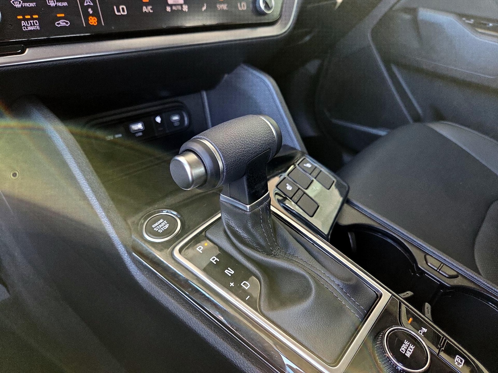 2025 Kia Sportage EX - Photo 18