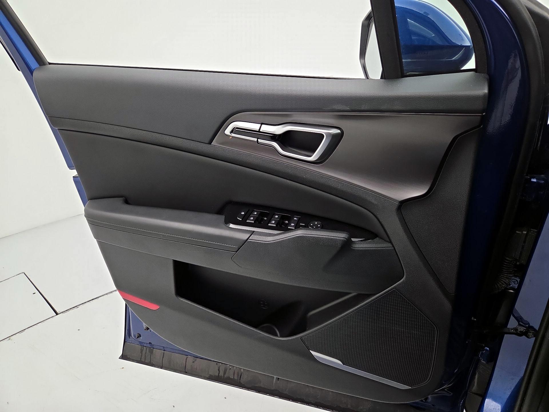 Thumbnail: 2025 Kia Sportage - 12
