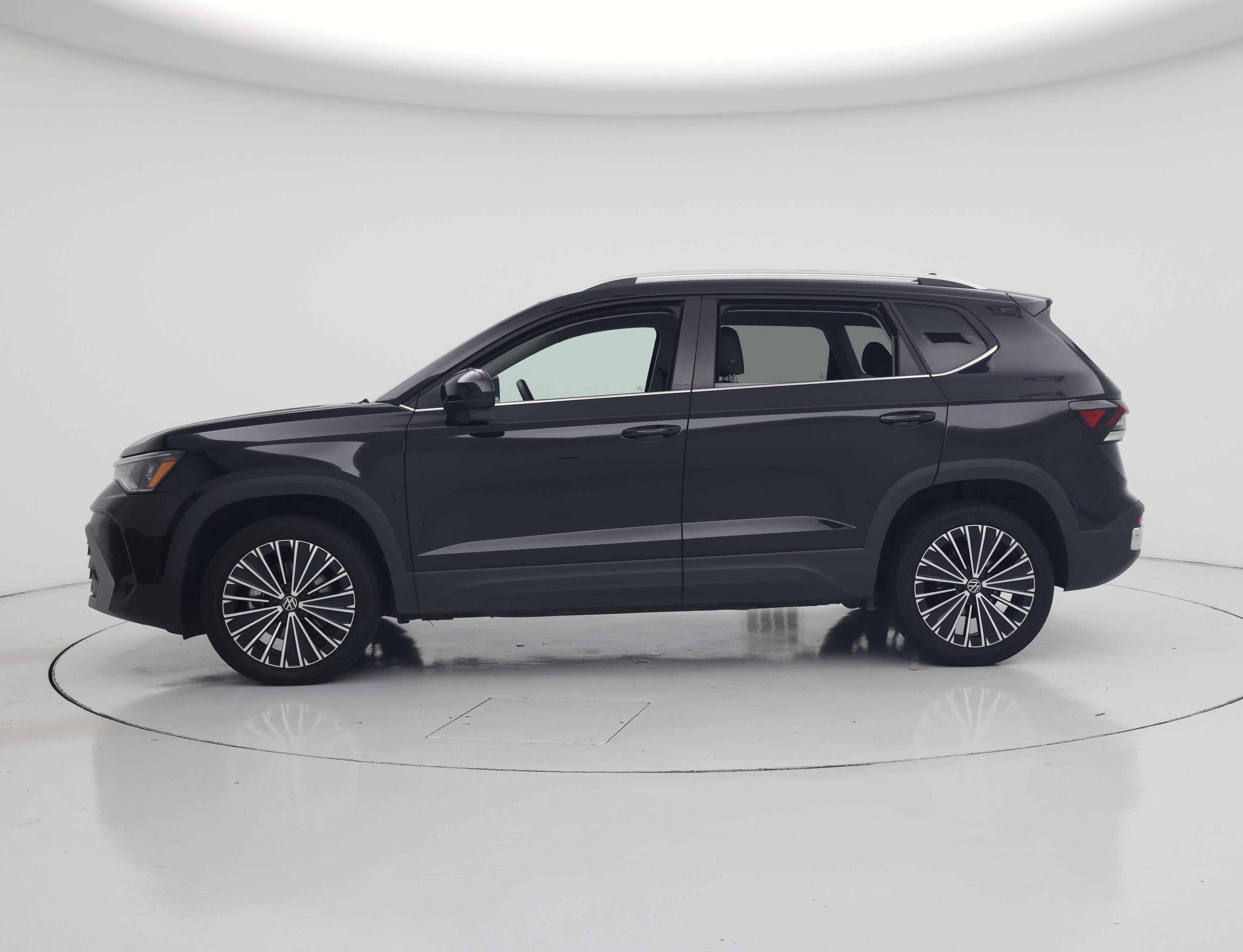 Thumbnail: 2025 Volkswagen Taos - 3