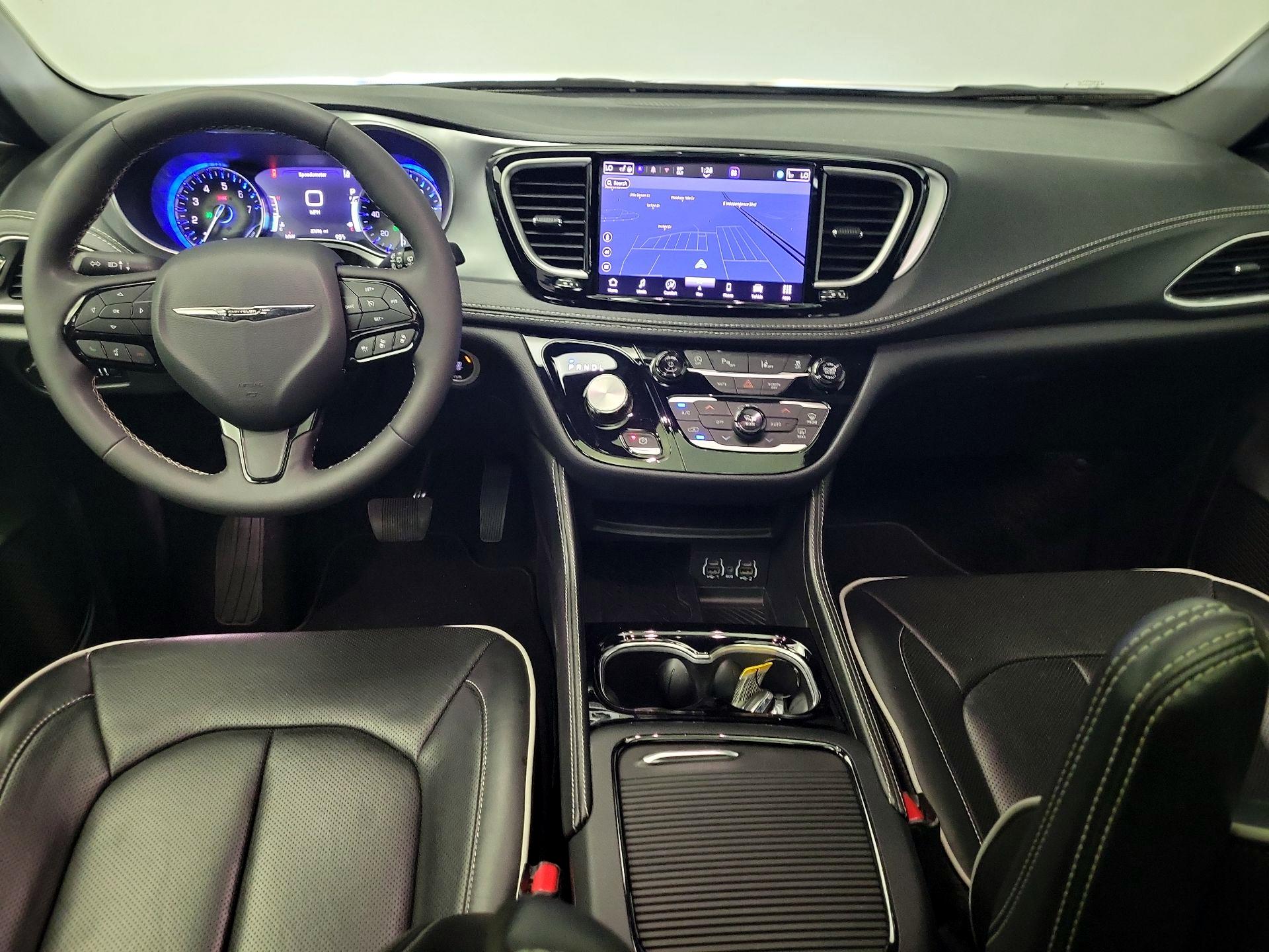 Thumbnail: 2025 Chrysler Pacifica - 9