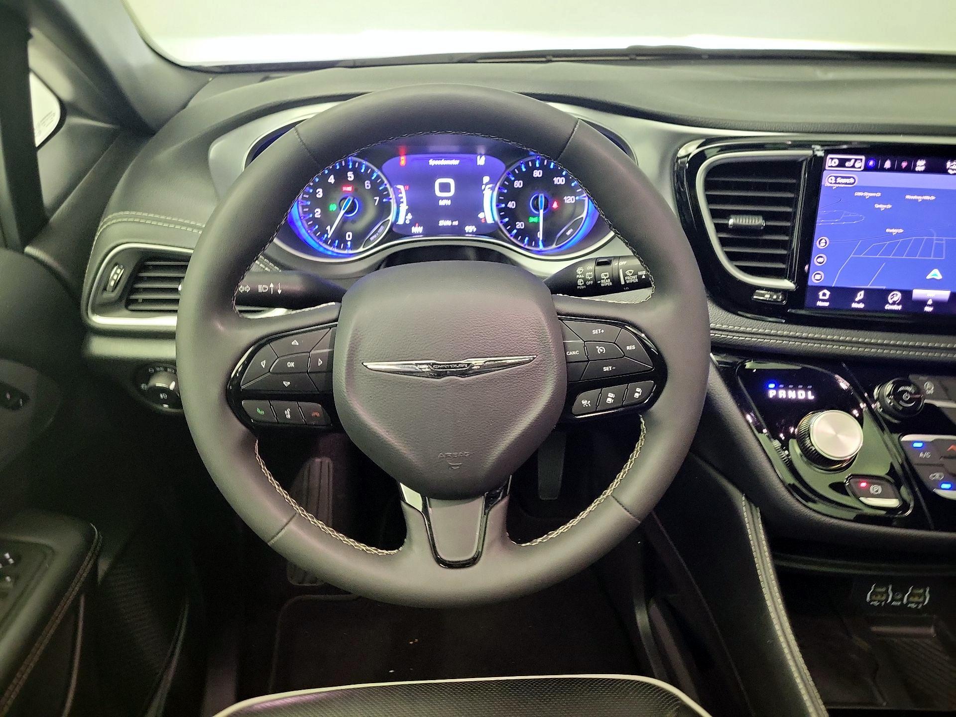 Thumbnail: 2025 Chrysler Pacifica - 10