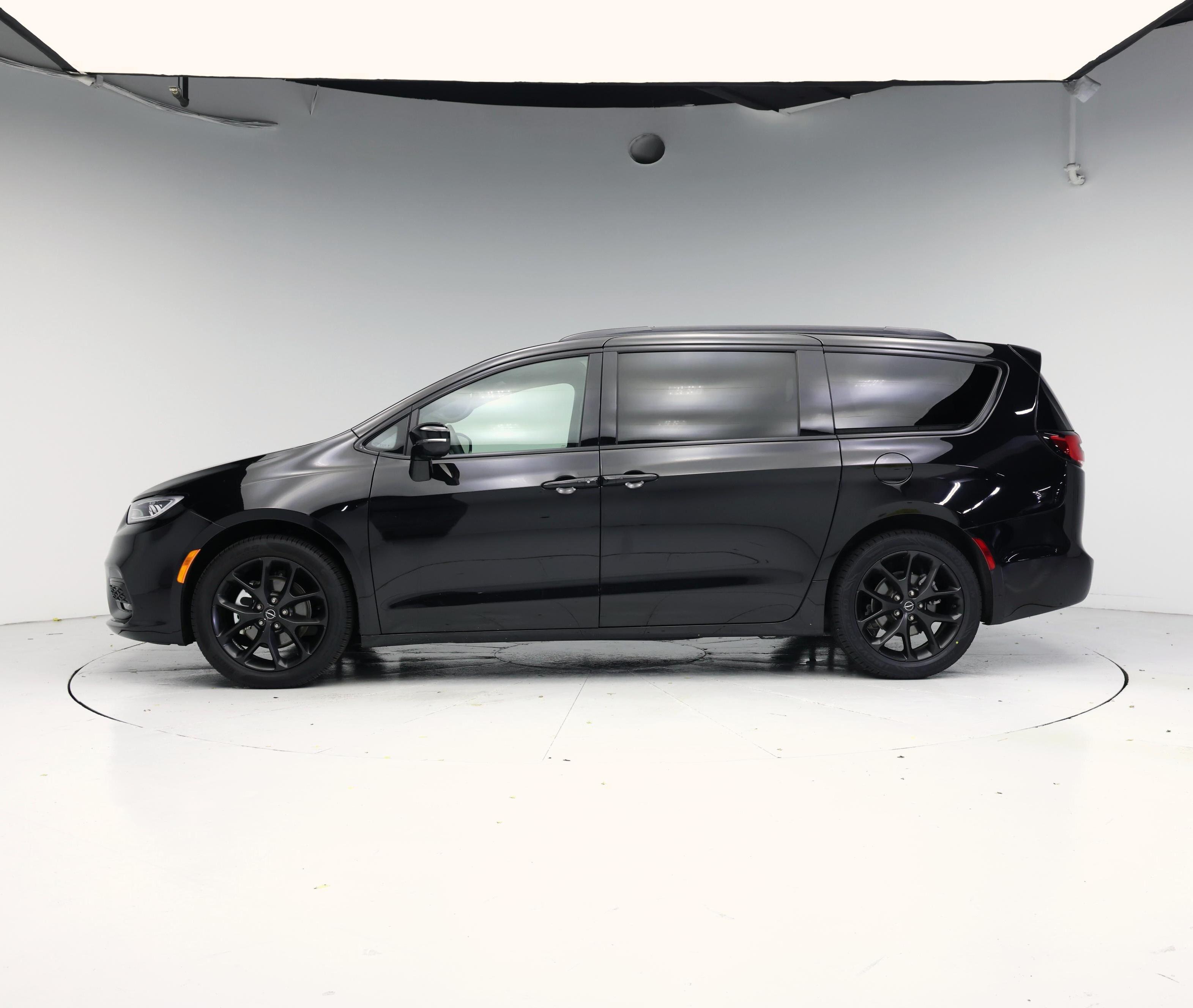 Thumbnail: 2025 Chrysler Pacifica - 3