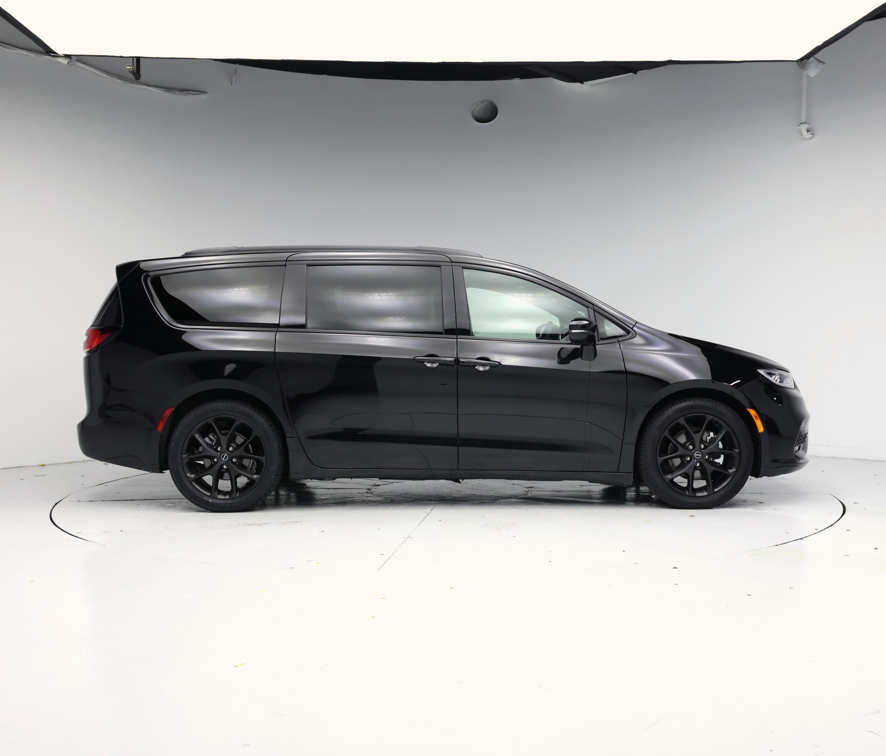 Thumbnail: 2025 Chrysler Pacifica - 7