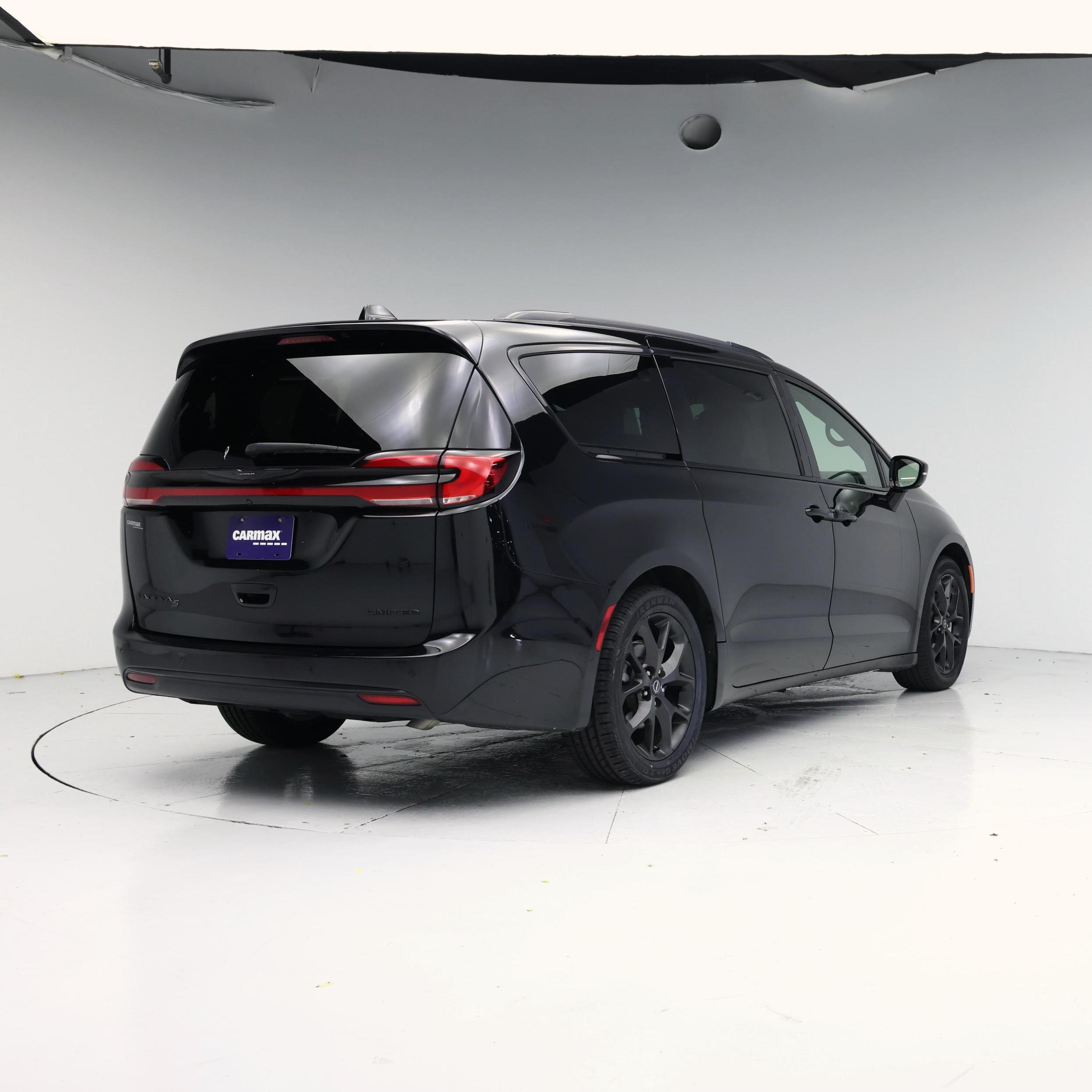 Thumbnail: 2025 Chrysler Pacifica - 8