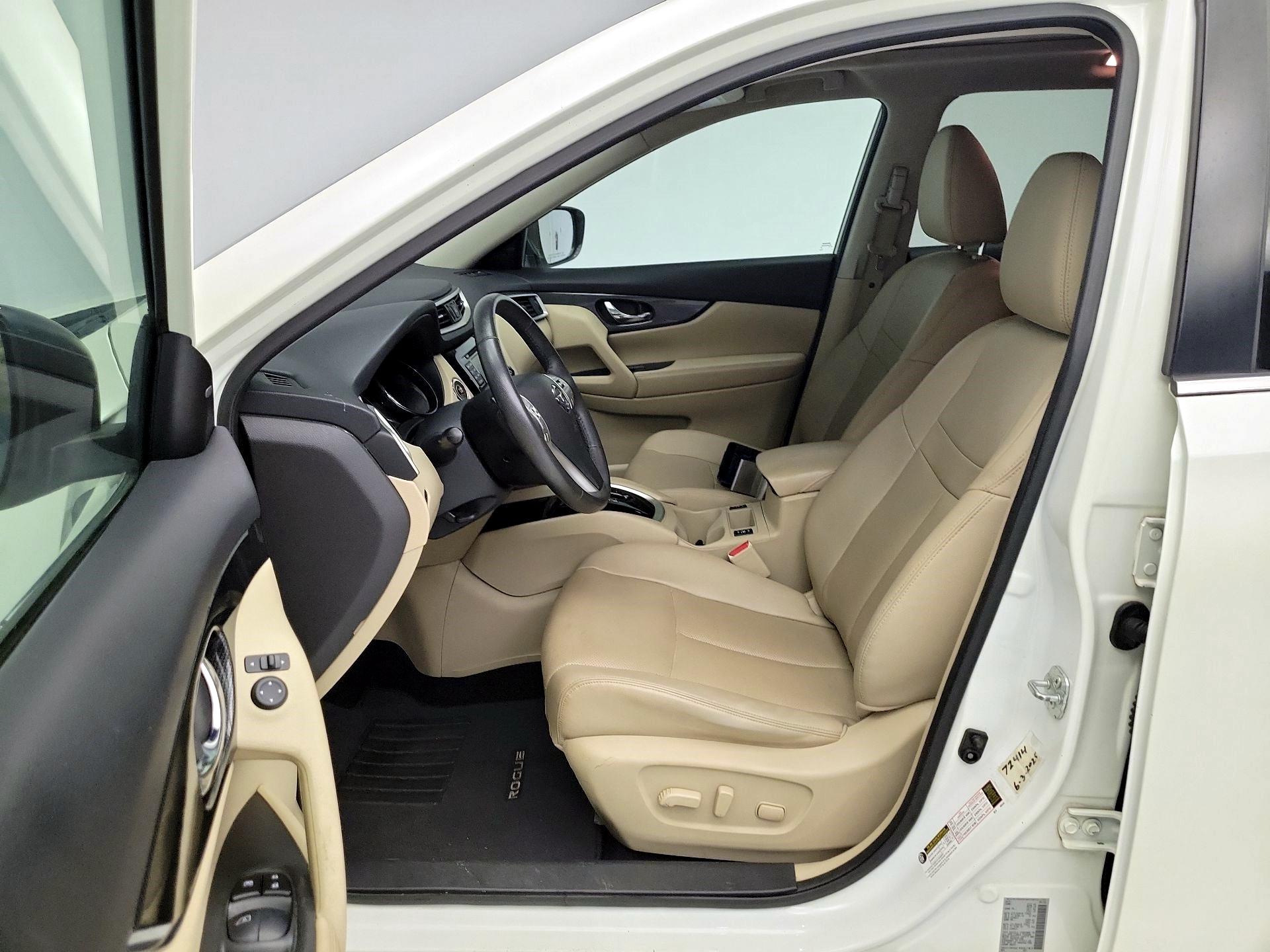 Thumbnail: 2016 Nissan Rogue - 11