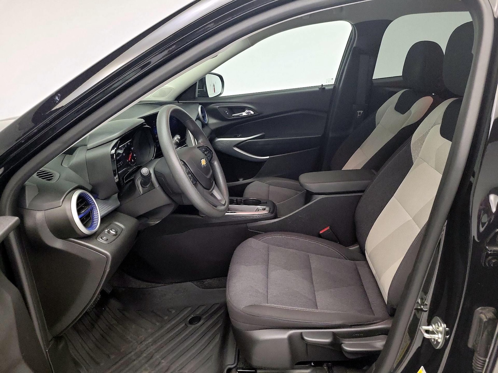 2024 Chevrolet Trax LS - Photo 12