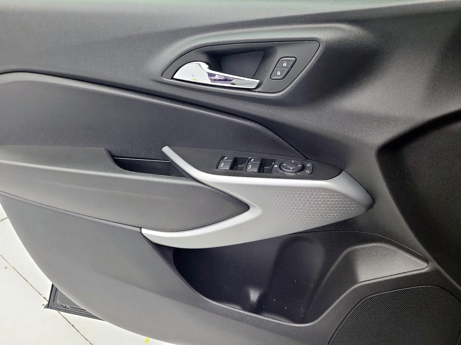2024 Chevrolet Trax LS - Photo 13