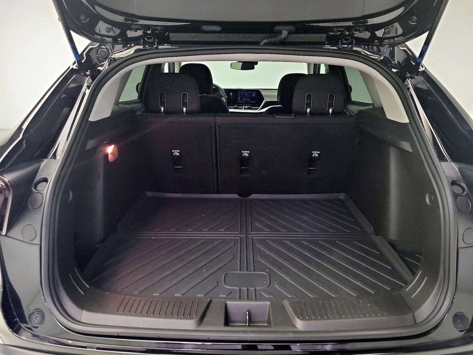2024 Chevrolet Trax LS - Photo 21
