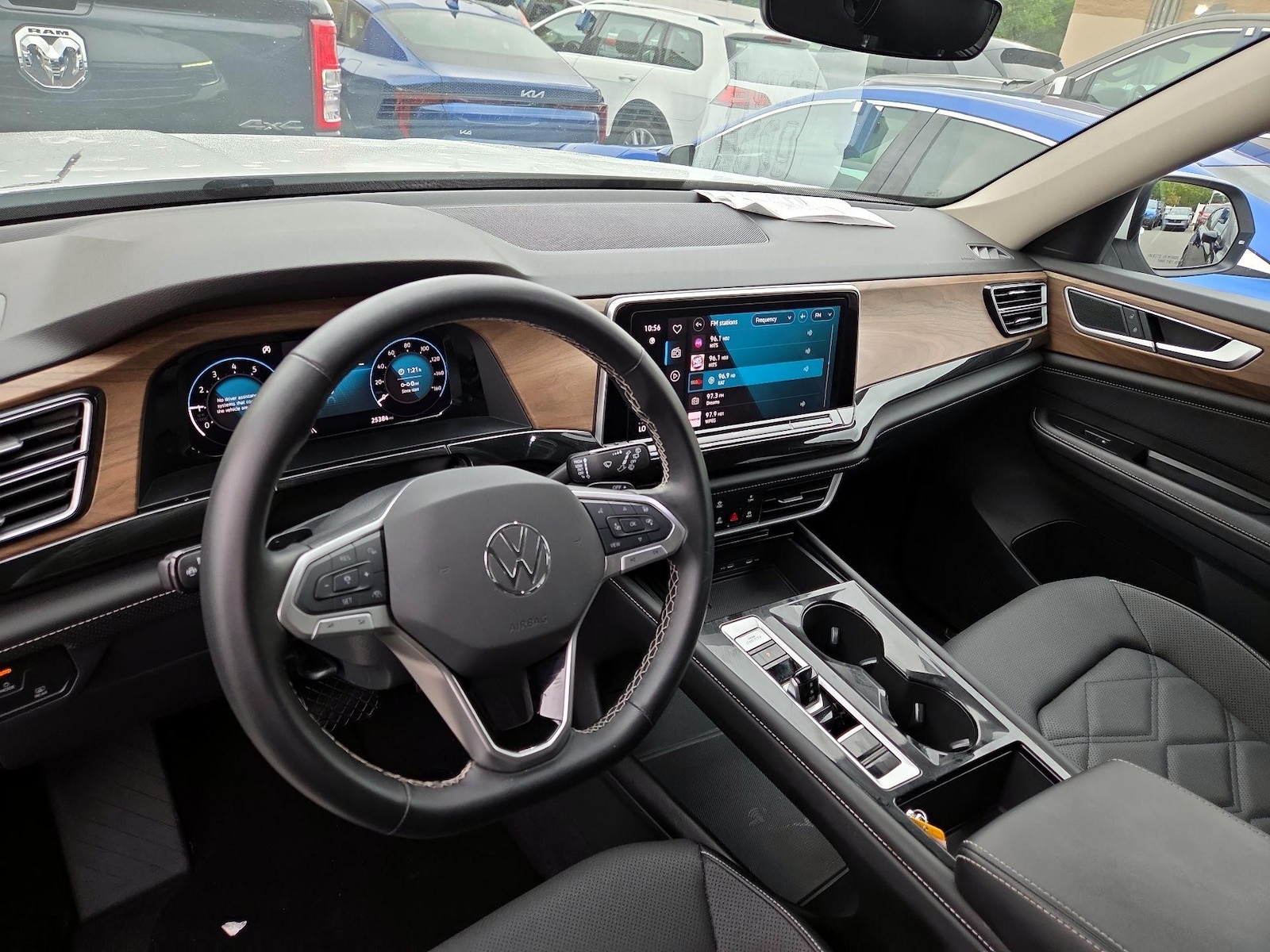 Apple CarPlay® & Android Auto™