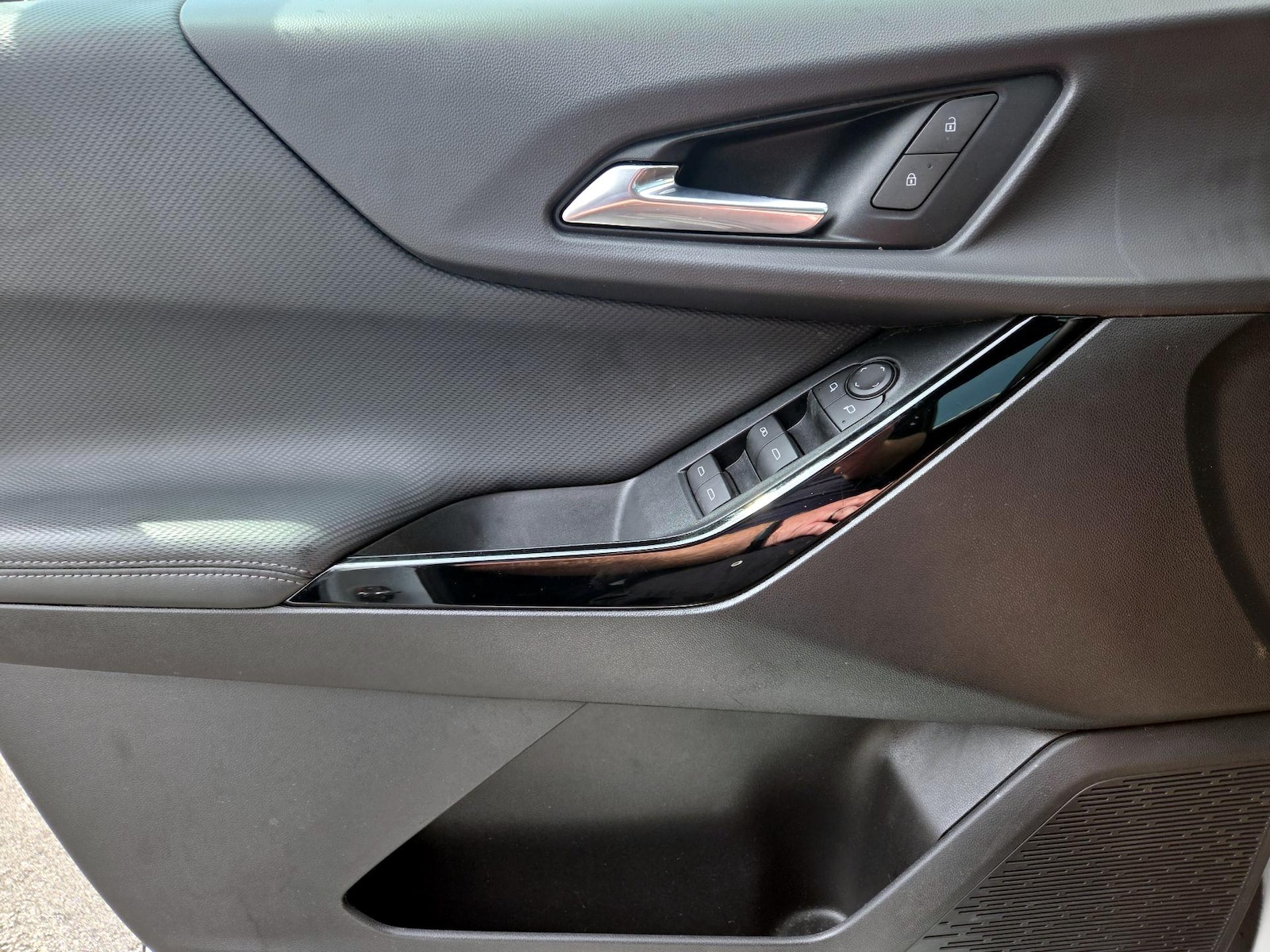 2026 Chevrolet Equinox LT - Photo 13