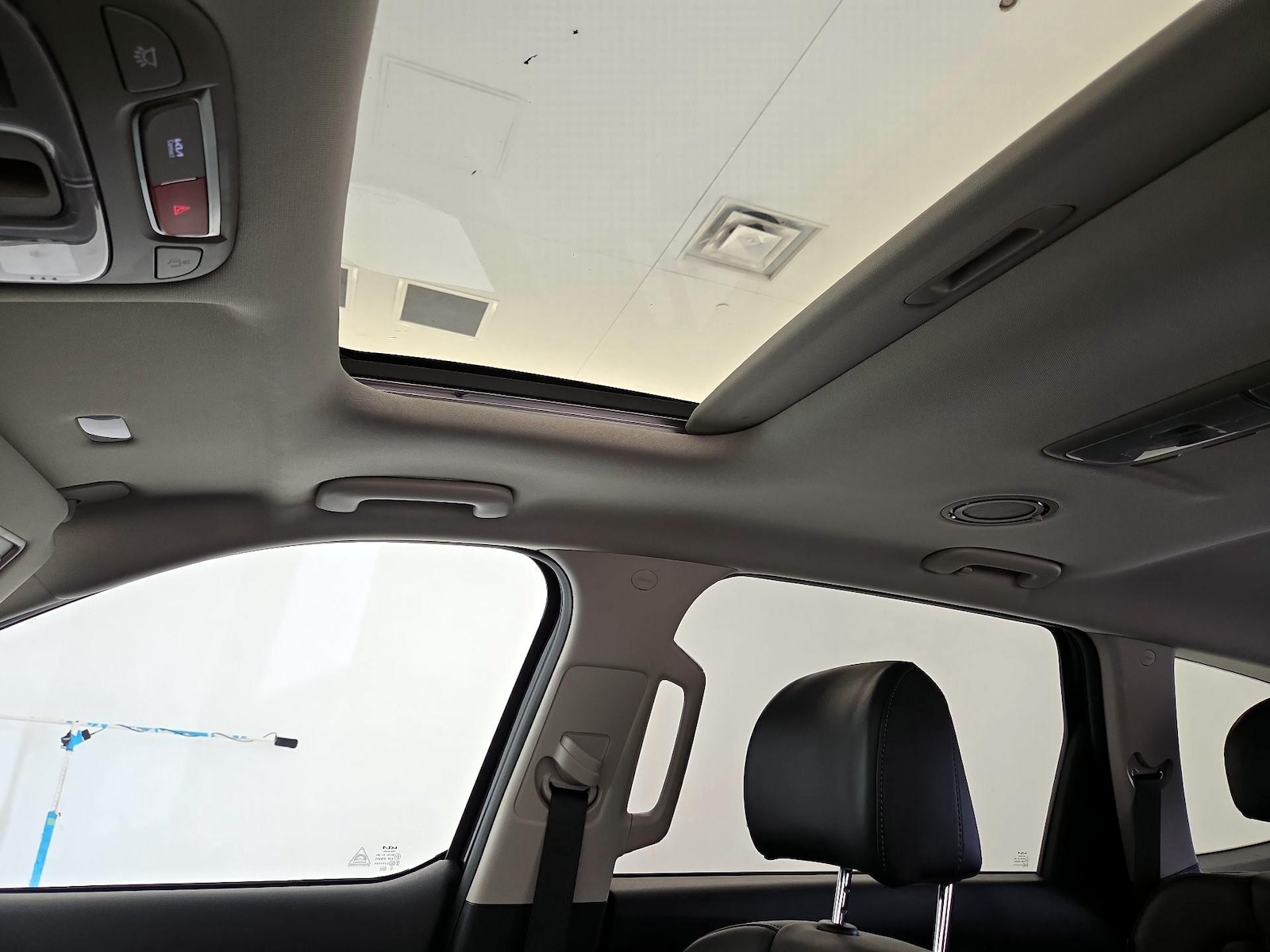 Sunroof(s) & Overhead Airbags