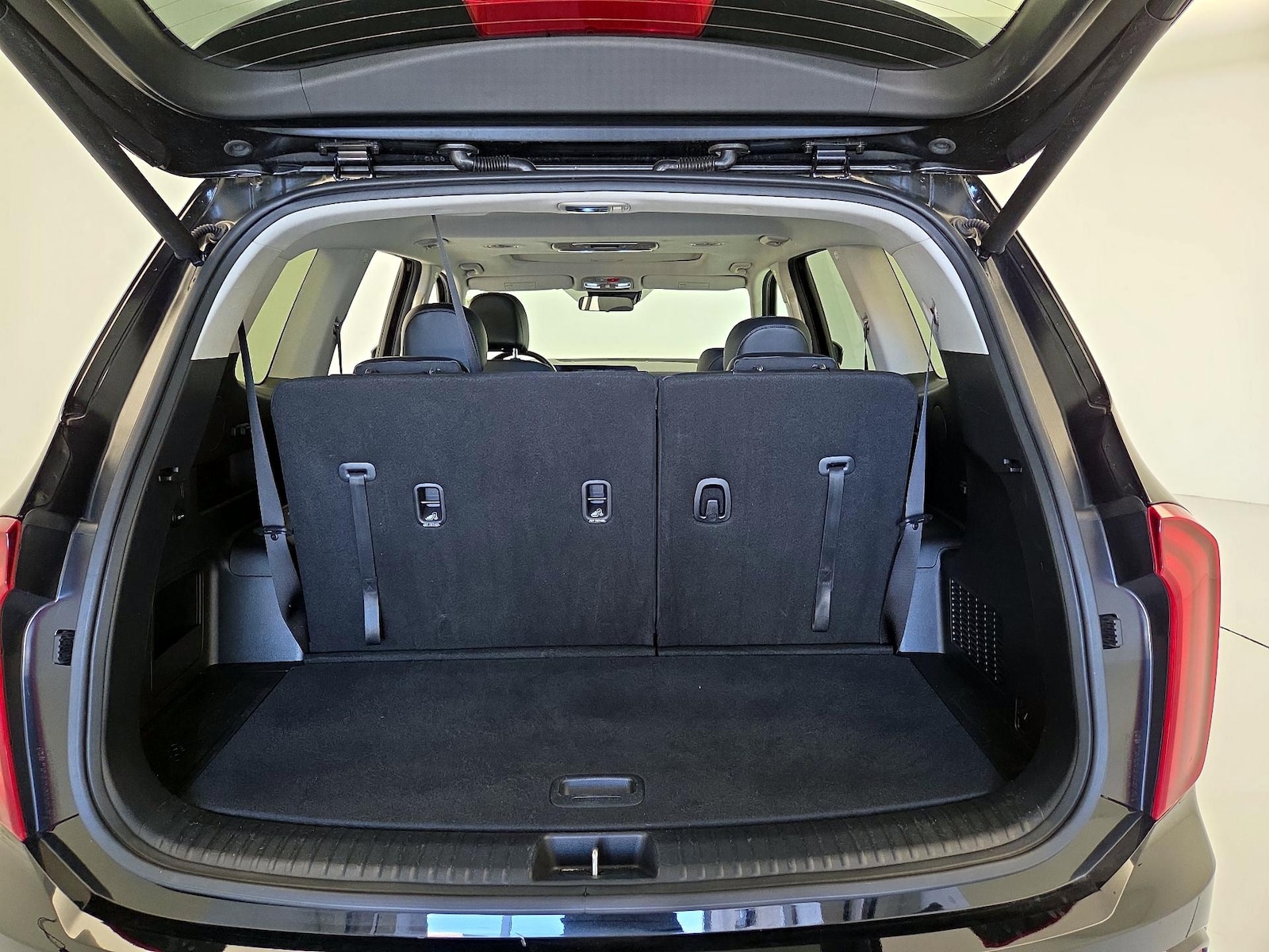2025 Kia Telluride S - Photo 24