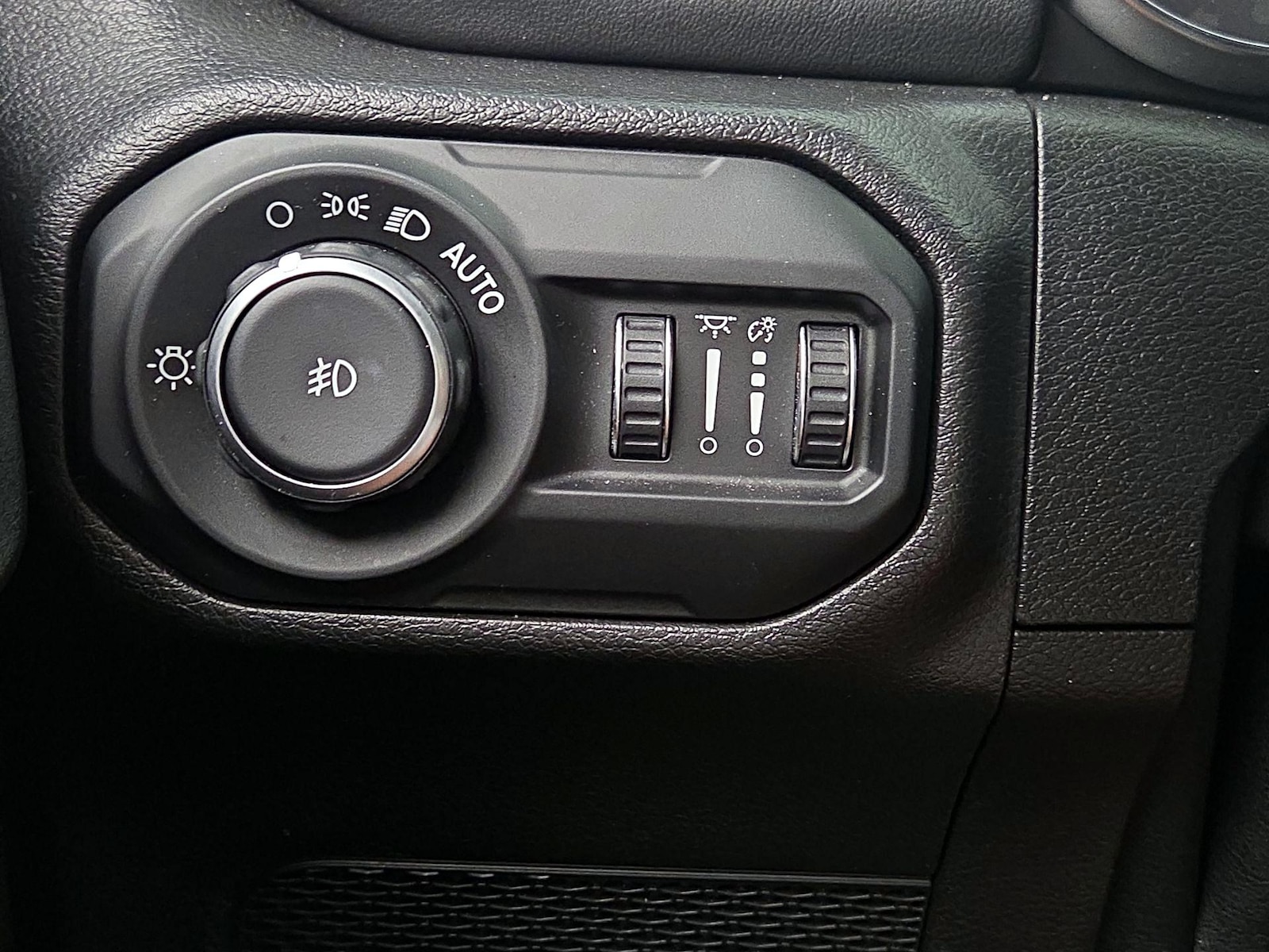 2021 Jeep Wrangler Unlimited Sahara - Photo 14