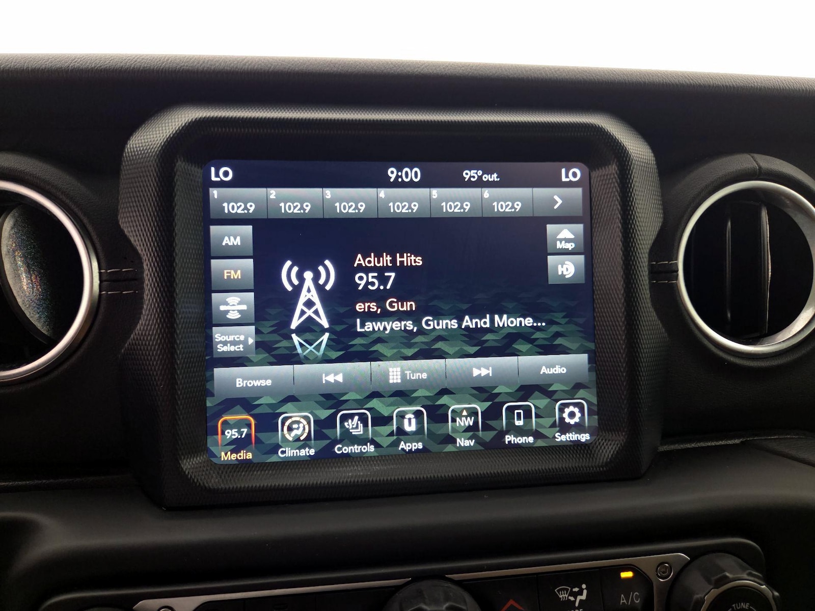 2021 Jeep Wrangler Unlimited Sahara - Photo 16