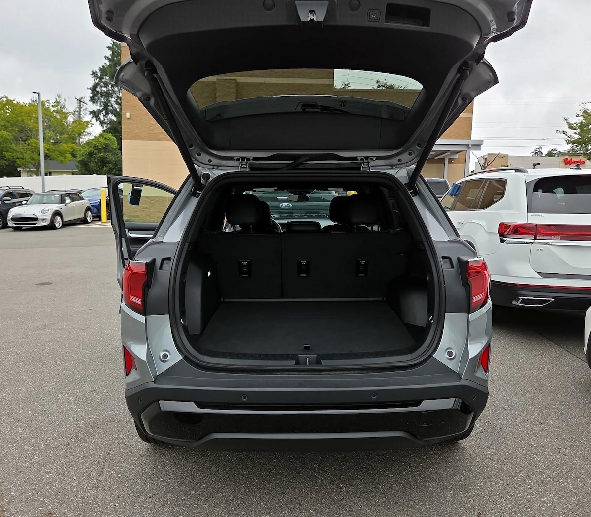 Trunk/Cargo (Seats Up)