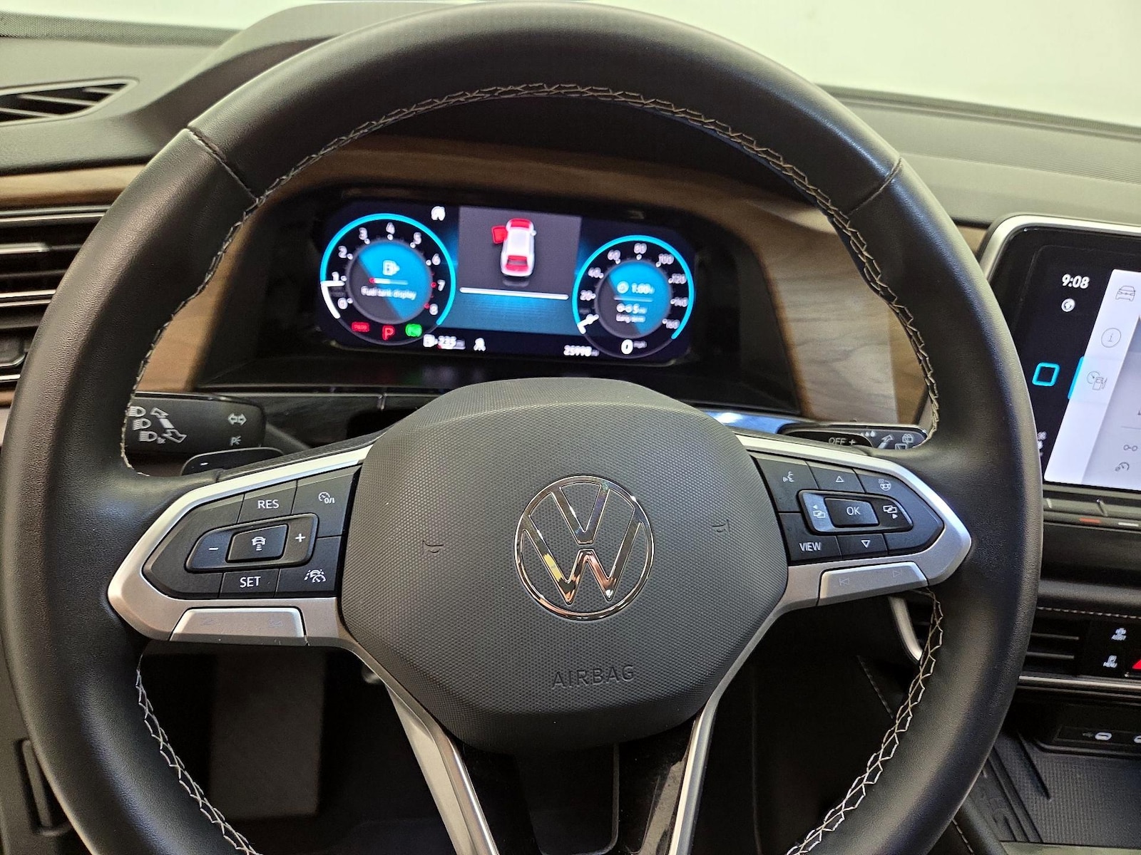 2025 Volkswagen Atlas SE w/Tech - Photo 11