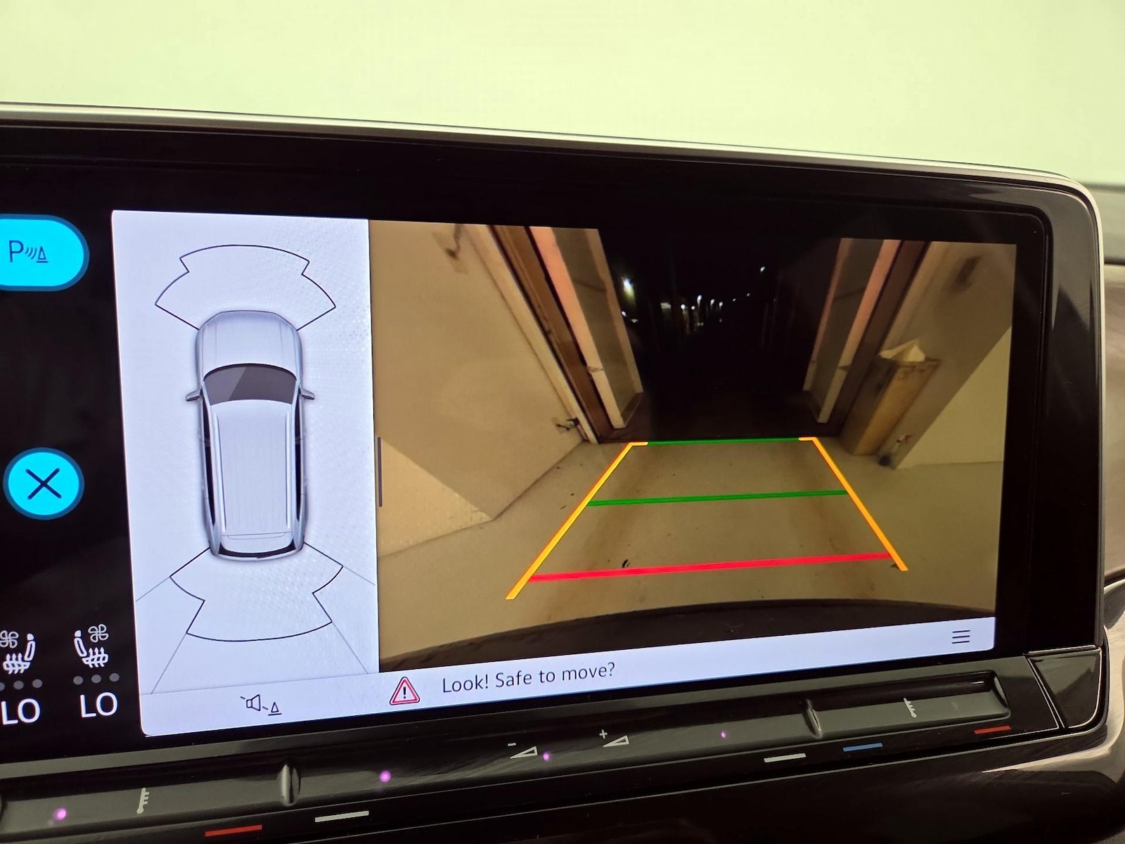 2025 Volkswagen Atlas SE w/Tech - Photo 15