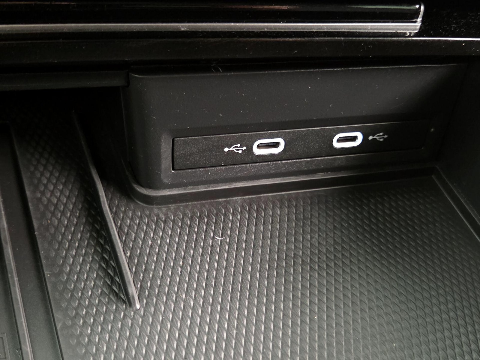 2025 Volkswagen Atlas SE w/Tech - Photo 19