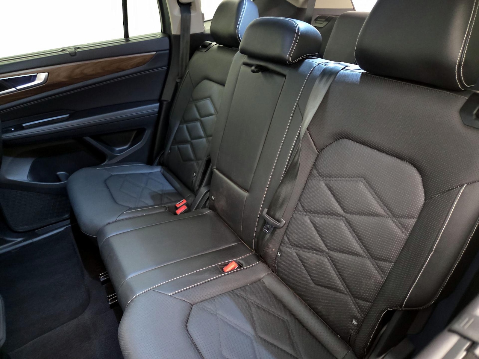 2025 Volkswagen Atlas SE w/Tech - Photo 20