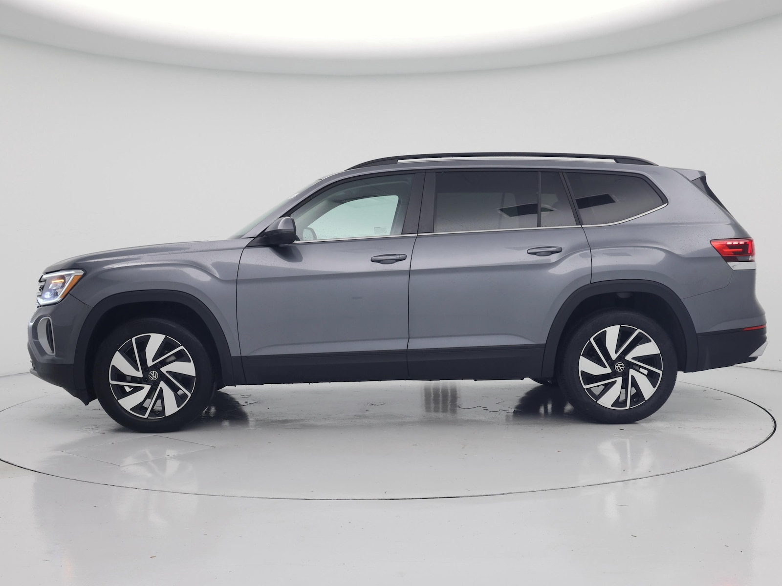 2025 Volkswagen Atlas SE w/Tech - Photo 4