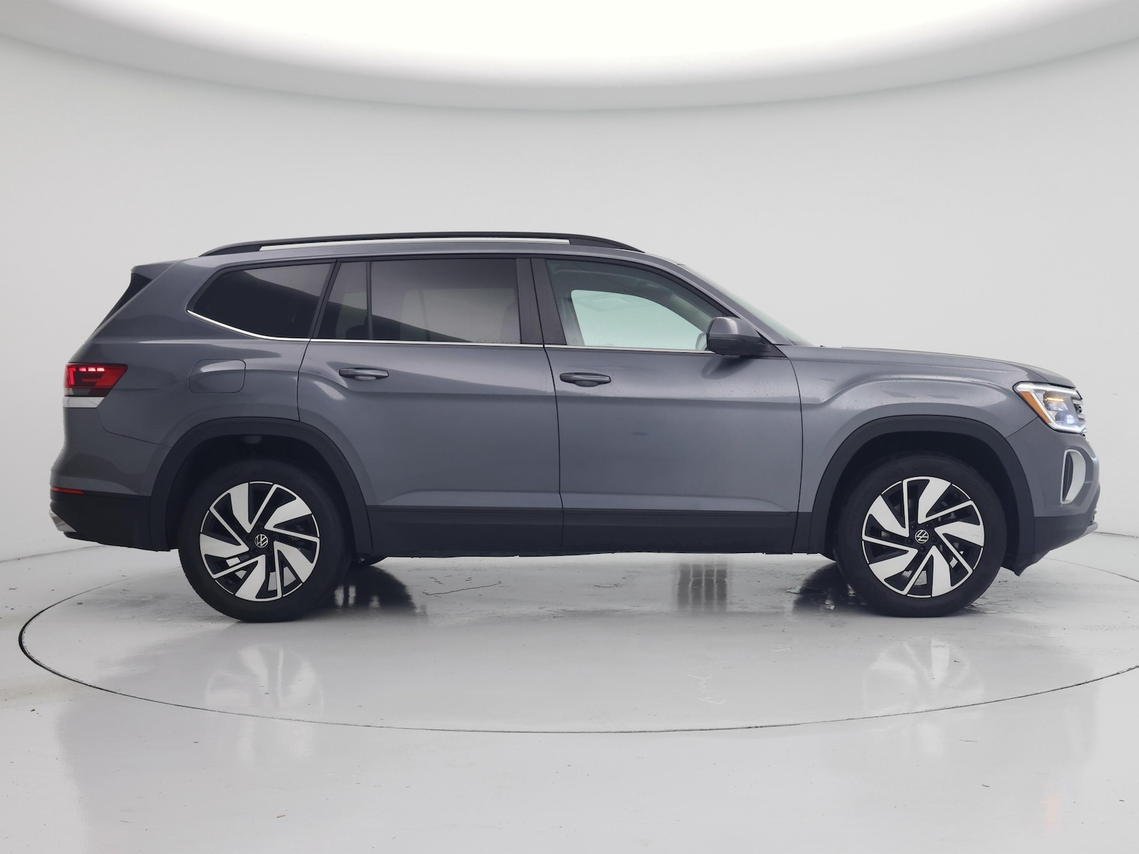 2025 Volkswagen Atlas SE w/Tech - Photo 8