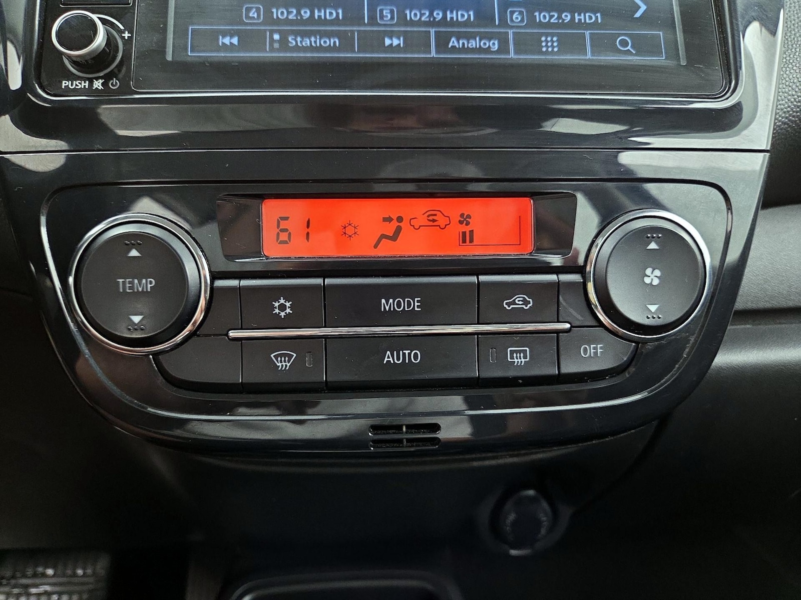 2024 Mitsubishi Mirage ES - Photo 17