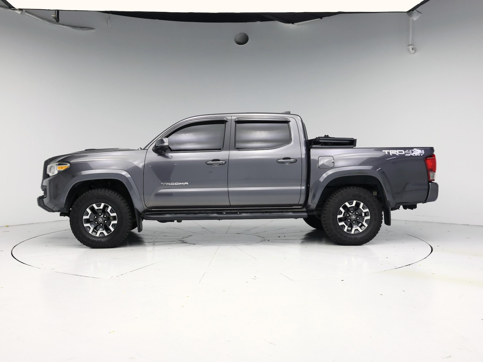 2016 Toyota Tacoma TRD Sport - Photo 4