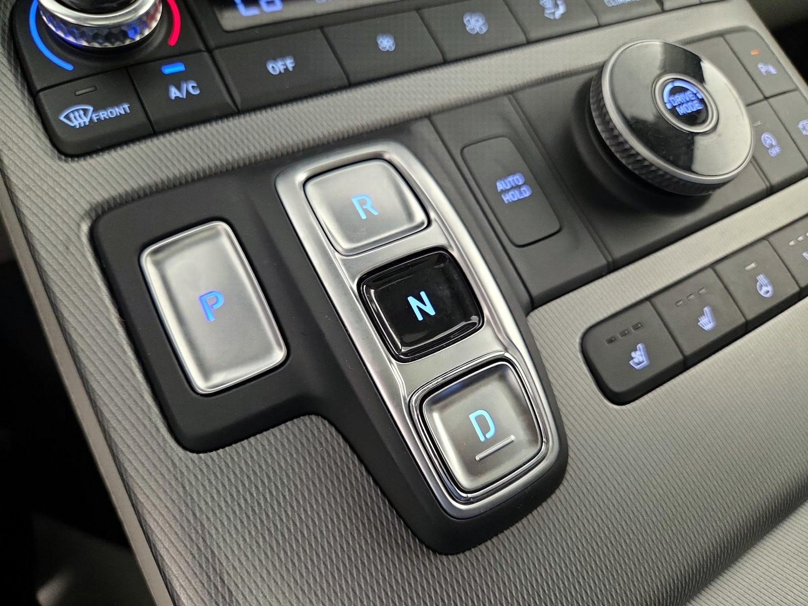 2025 Hyundai Palisade Limited - Photo 19