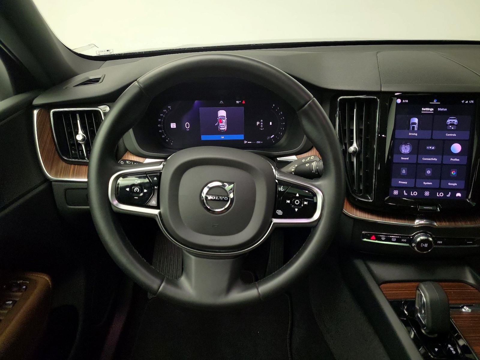 2023 Volvo XC60 Plus - Photo 11