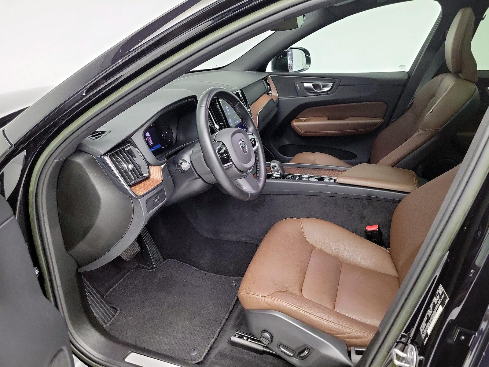 2023 Volvo XC60 Plus - Photo 12