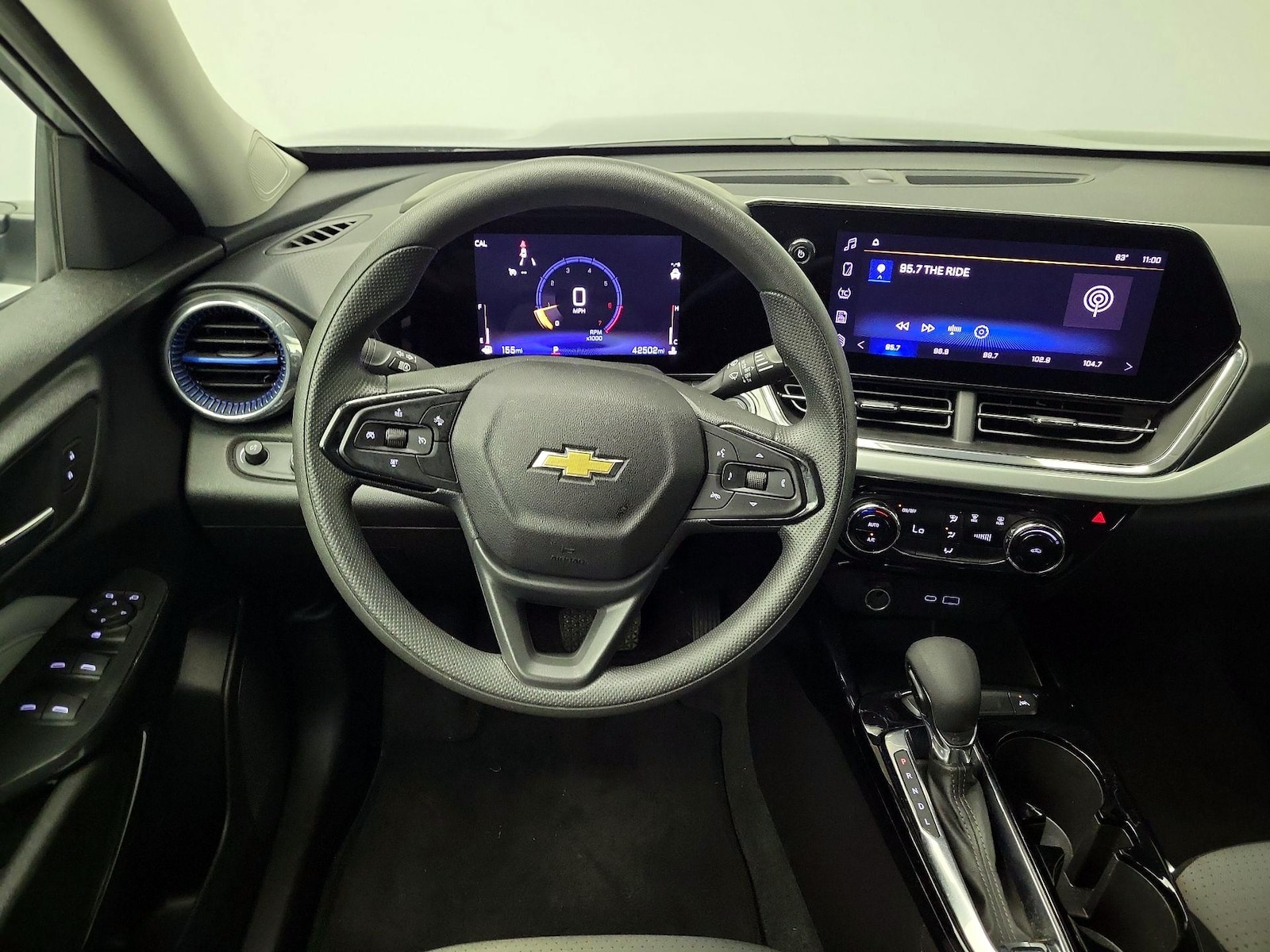 2025 Chevrolet Trax LT - Photo 11
