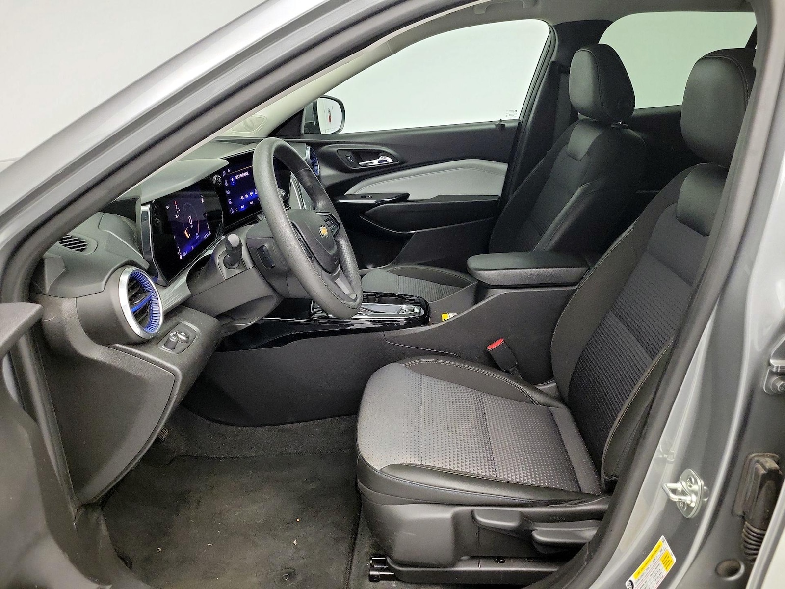 2025 Chevrolet Trax LT - Photo 12