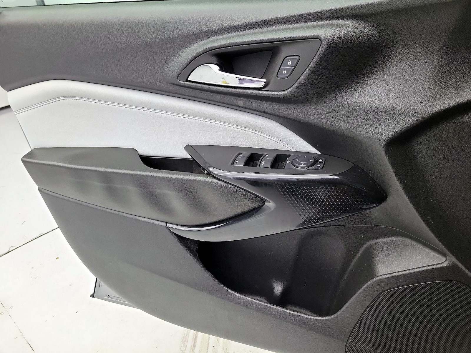 2025 Chevrolet Trax LT - Photo 13