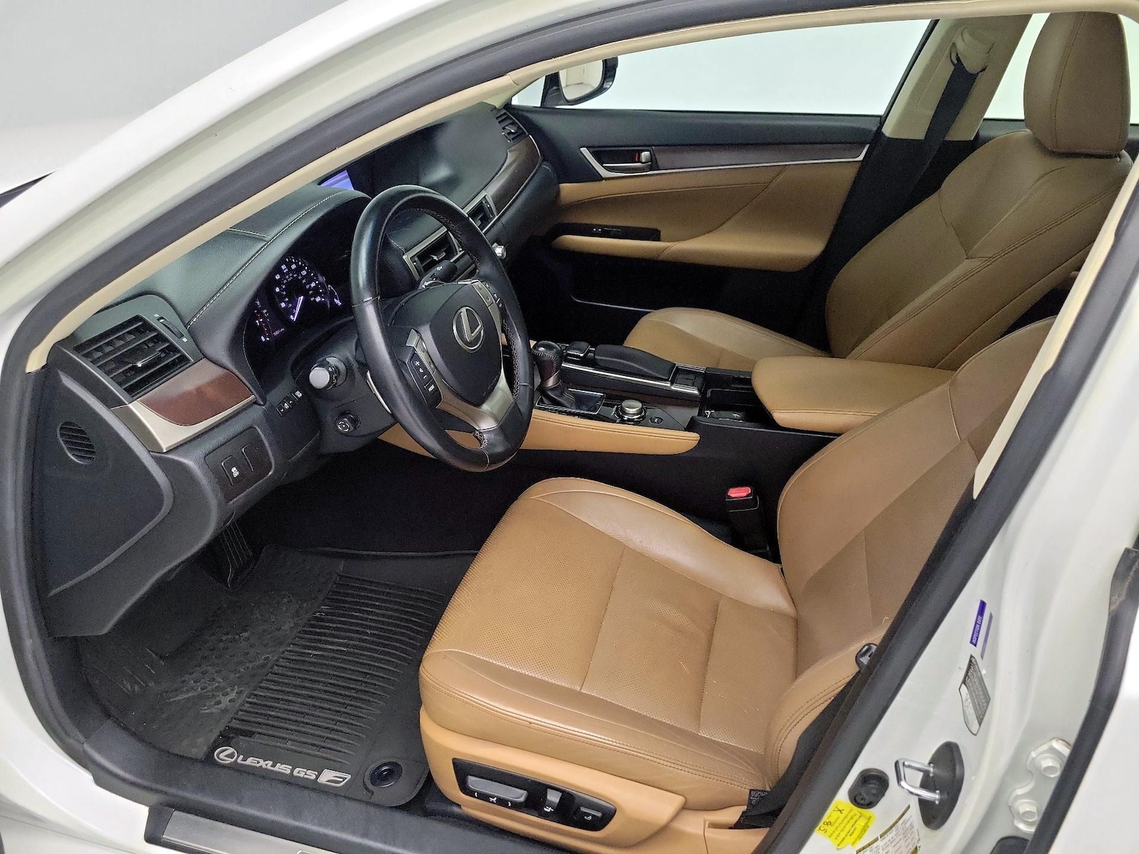 Power Seat(s) & Leather Seats