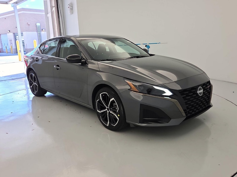 2025 Nissan Altima SR