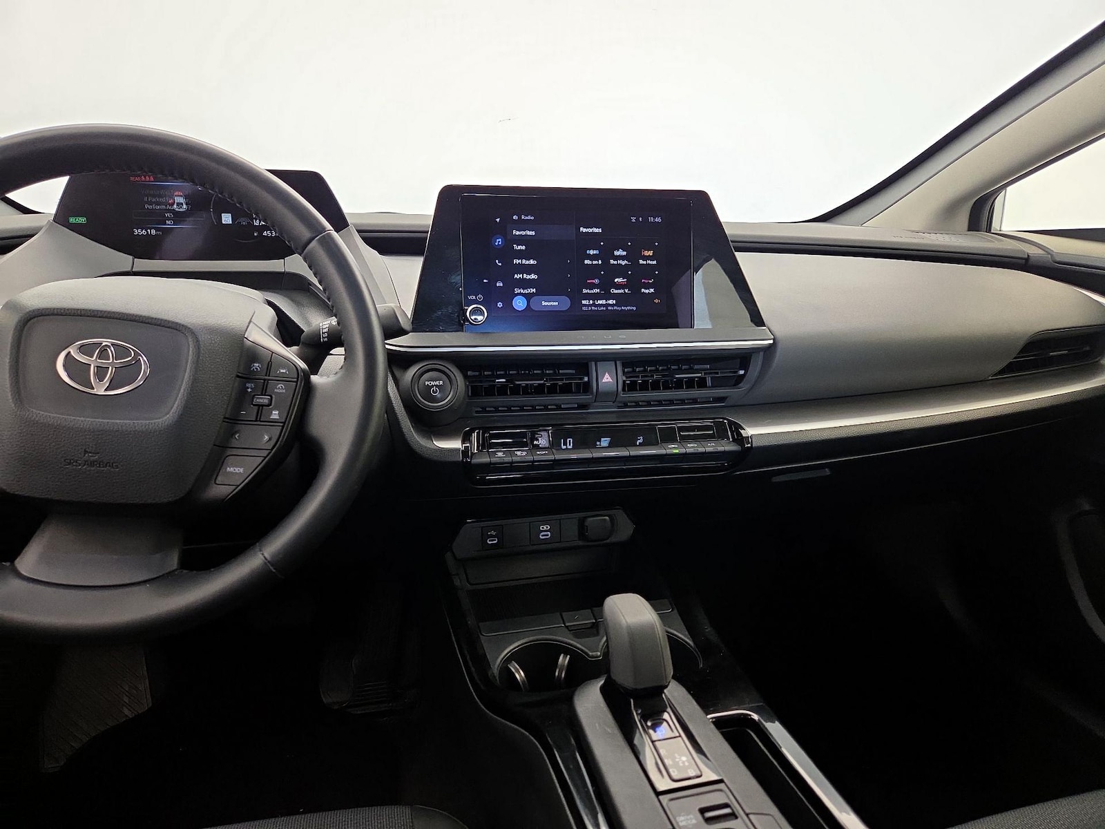 2025 Toyota Prius LE - Photo 10