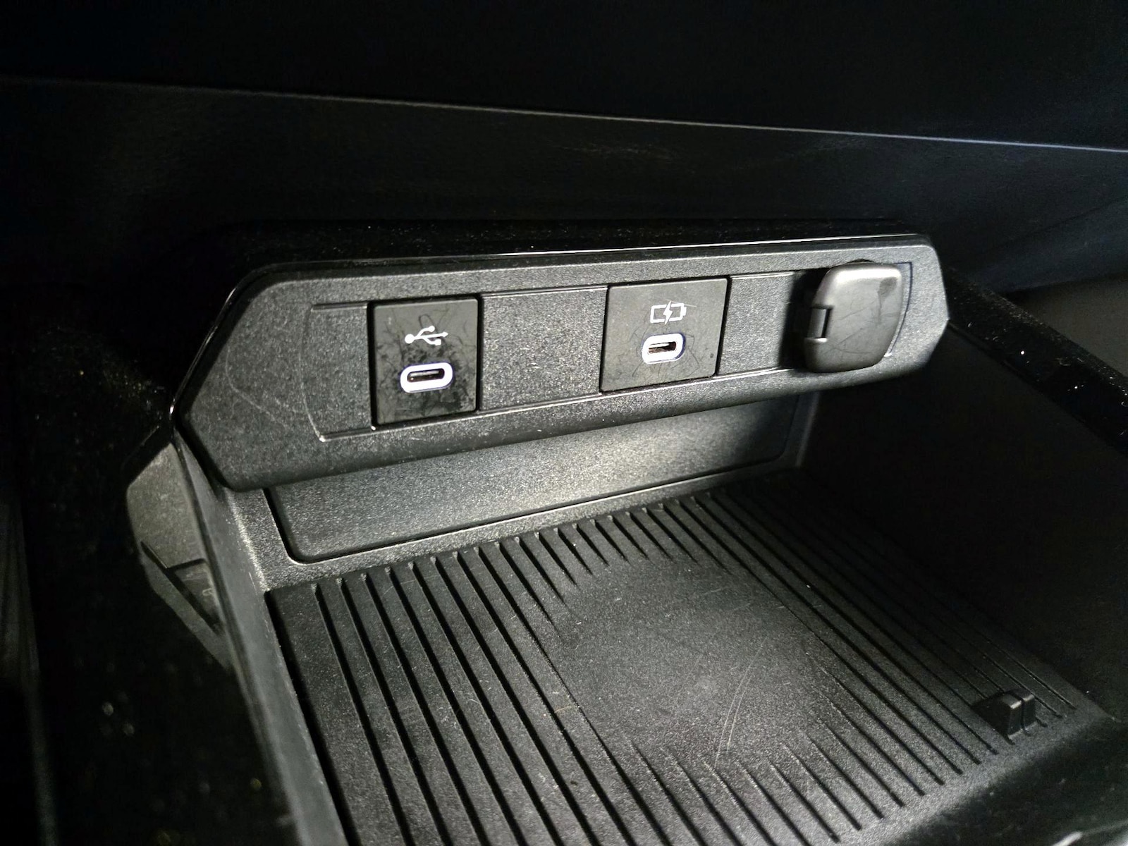 2025 Toyota Prius LE - Photo 19