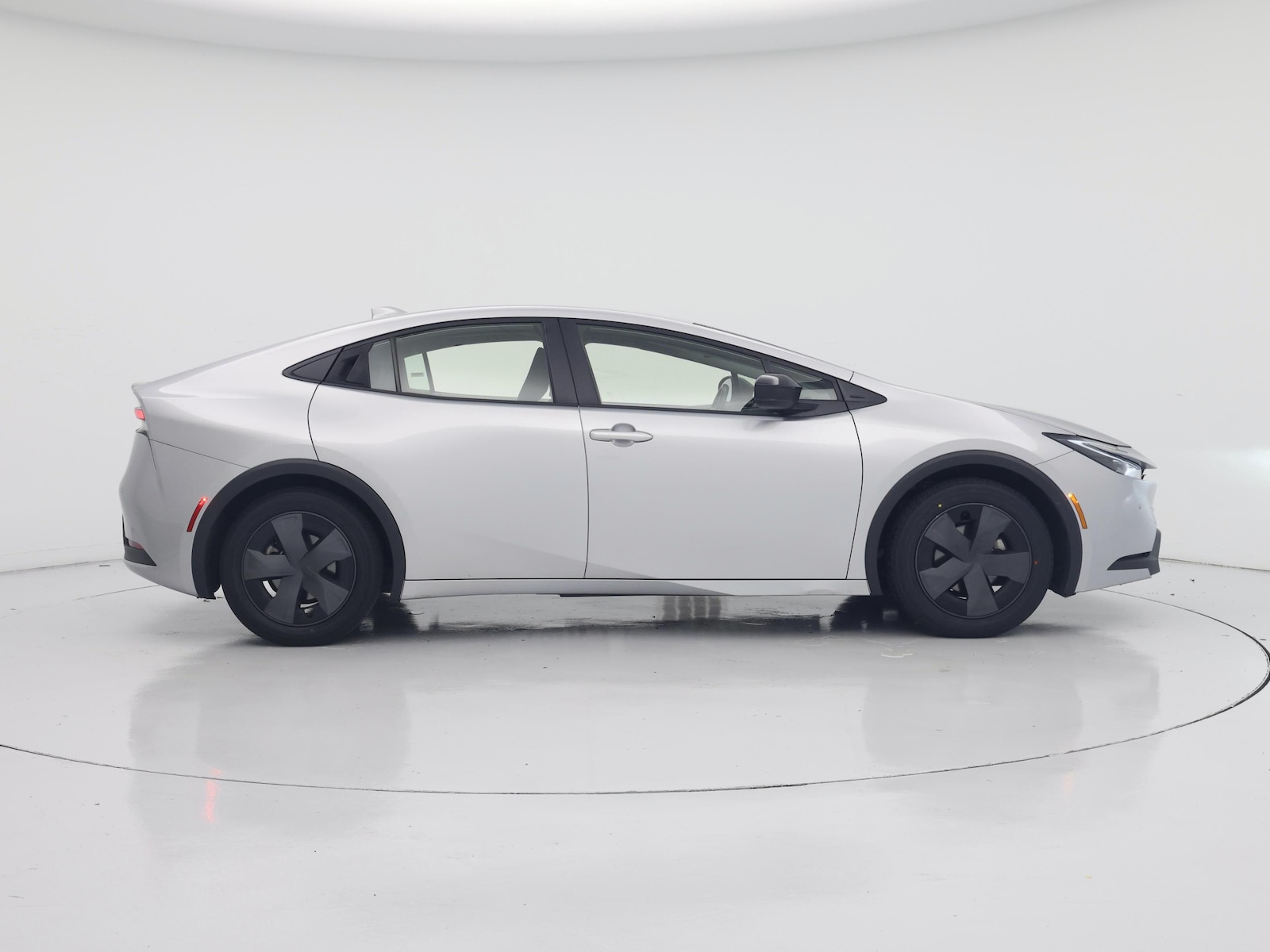 2025 Toyota Prius LE - Photo 8