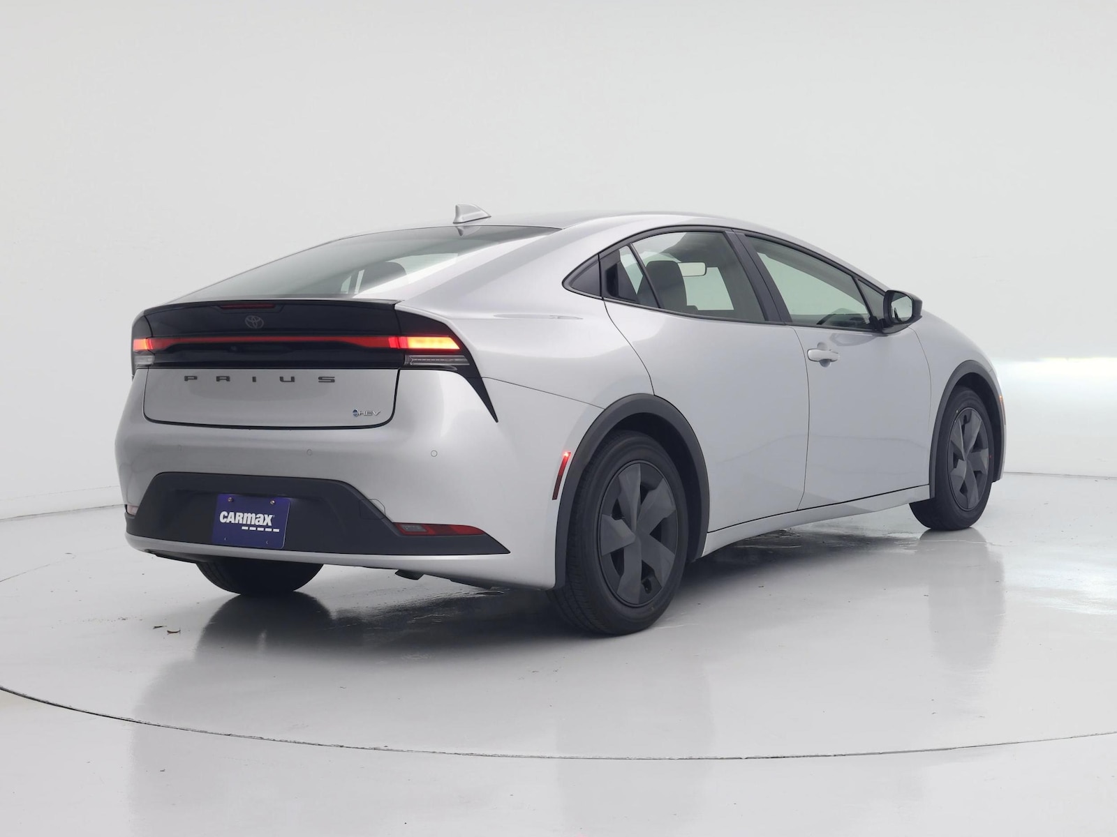 2025 Toyota Prius LE - Photo 9