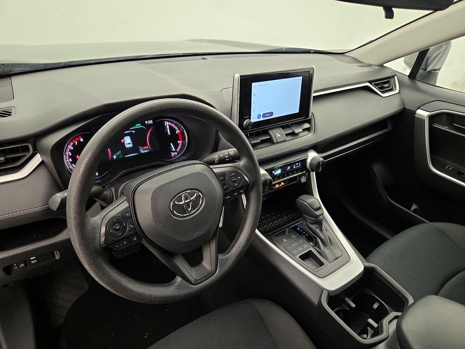 2025 Toyota RAV4 LE - Photo 10