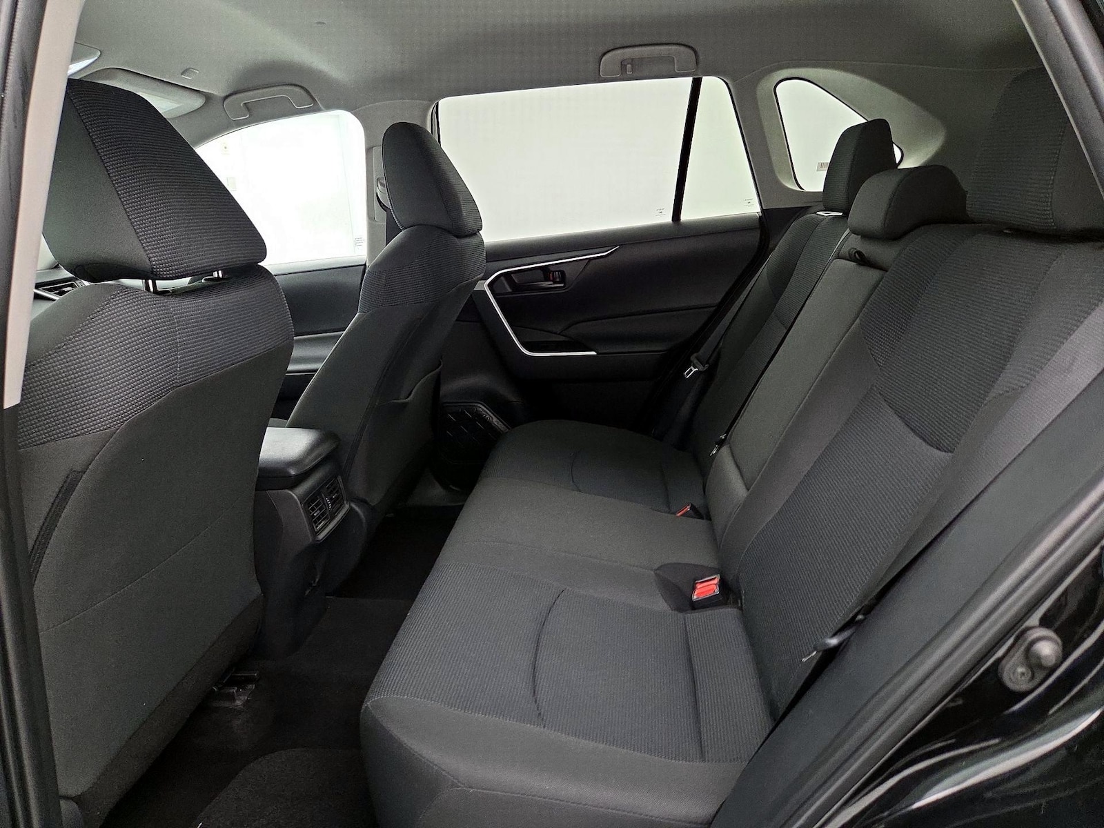 2025 Toyota RAV4 LE - Photo 20