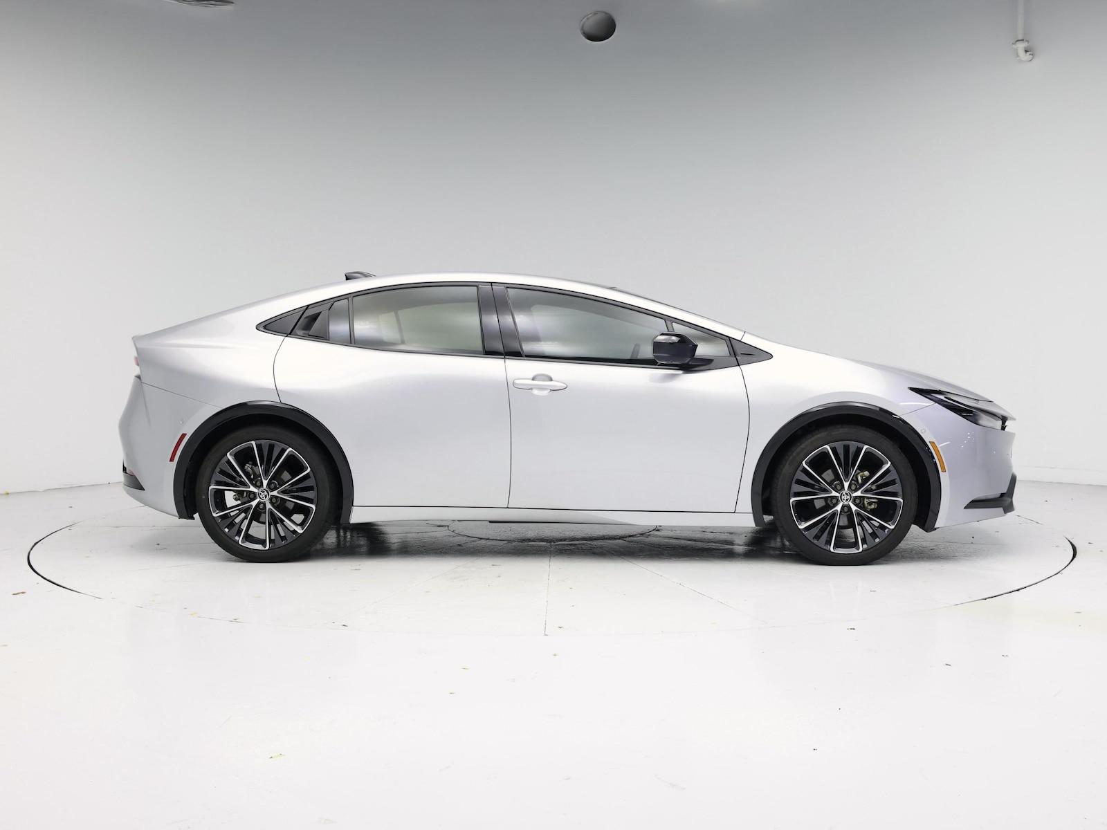 2024 Toyota Prius Limited - Photo 8