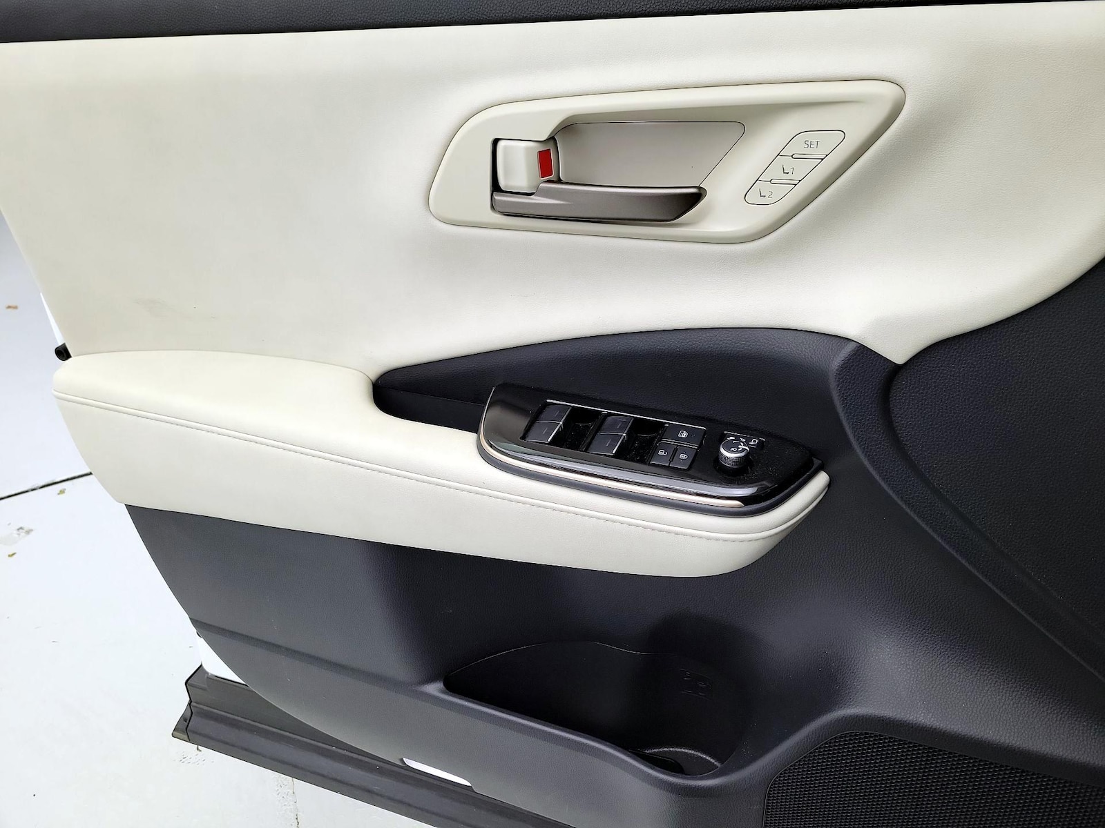 2024 Toyota Crown Limited - Photo 13