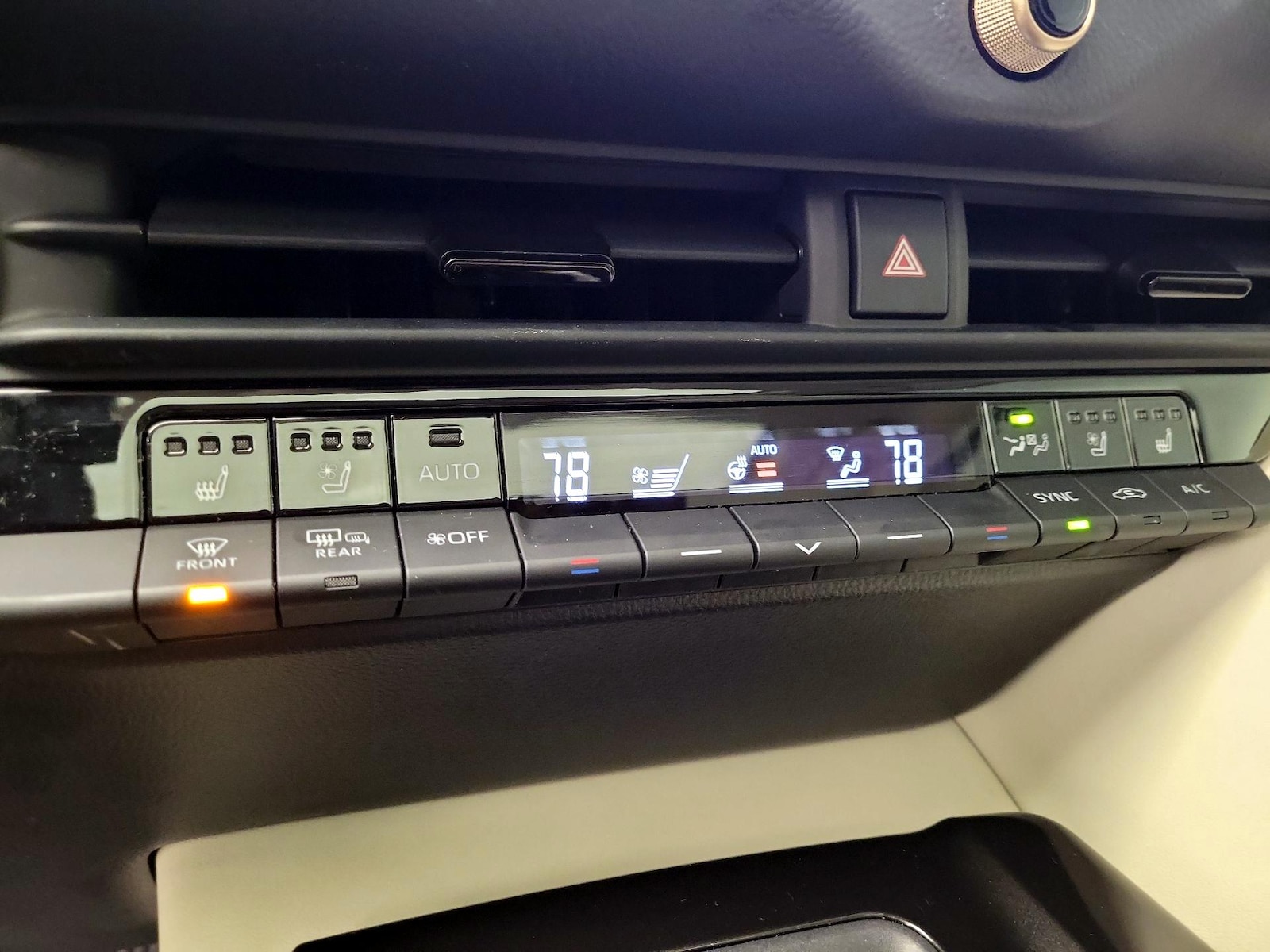 2024 Toyota Crown Limited - Photo 17