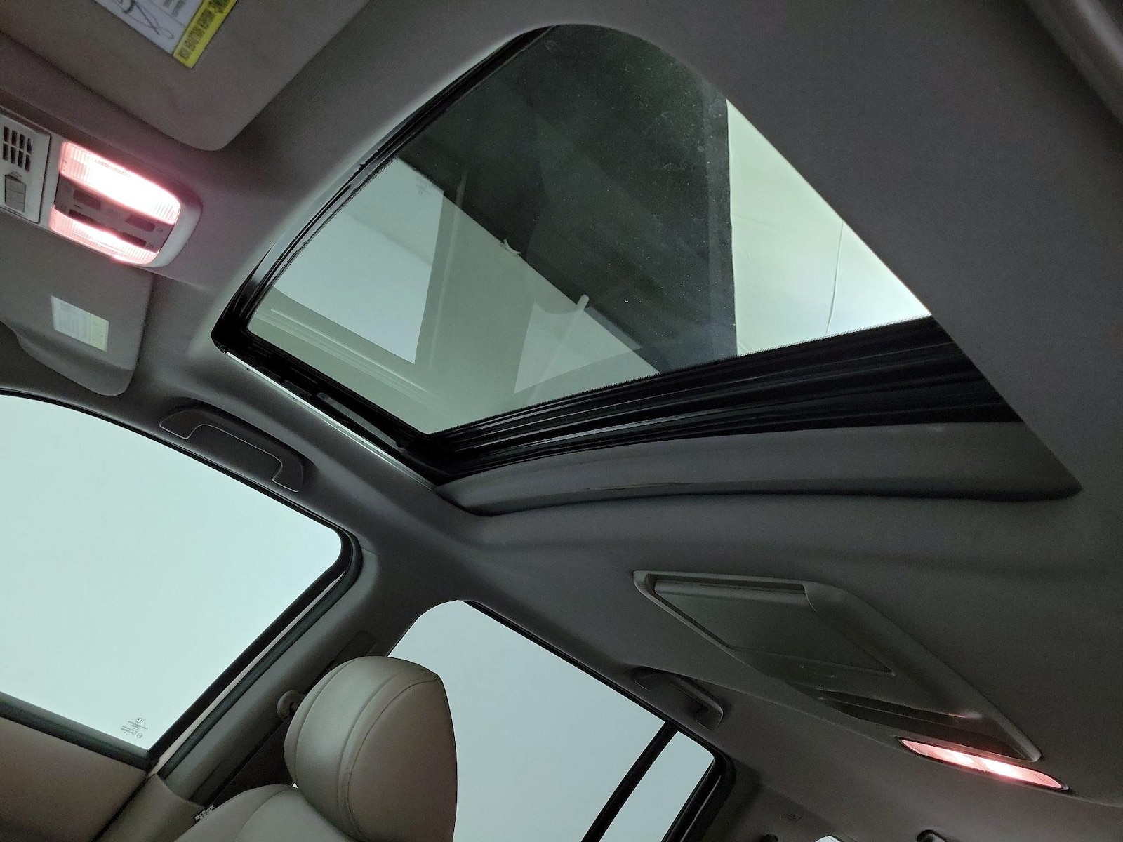 Sunroof(s) & Overhead Airbags